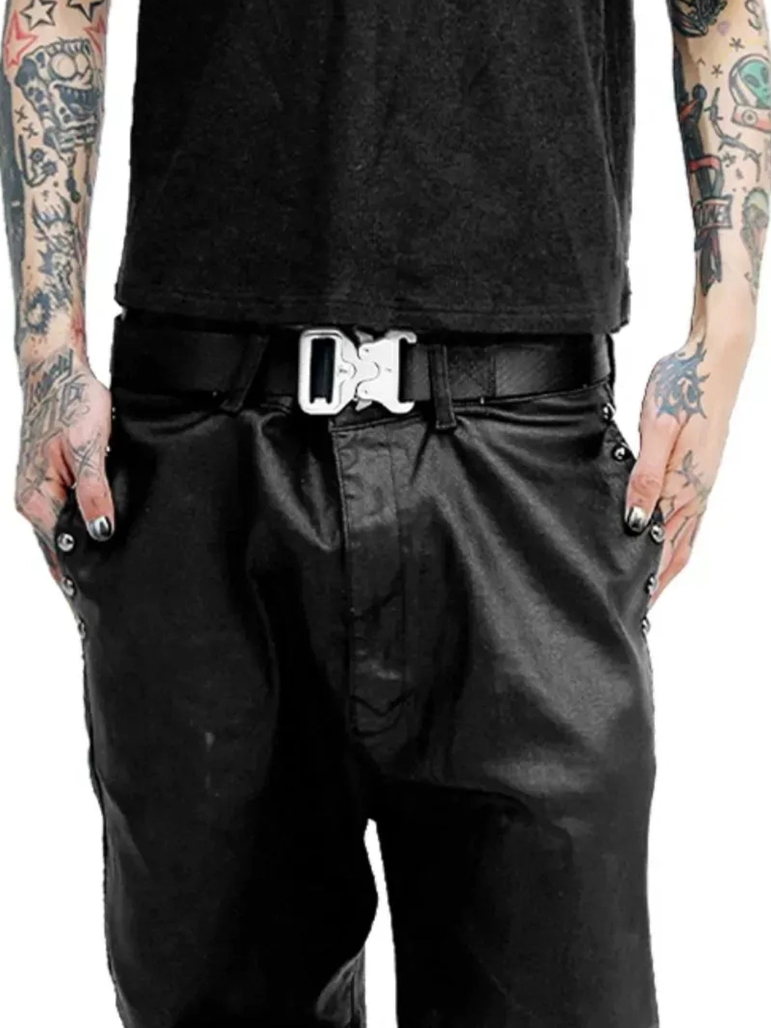 DETW online V-neck Structured Armor Sleeve Tee