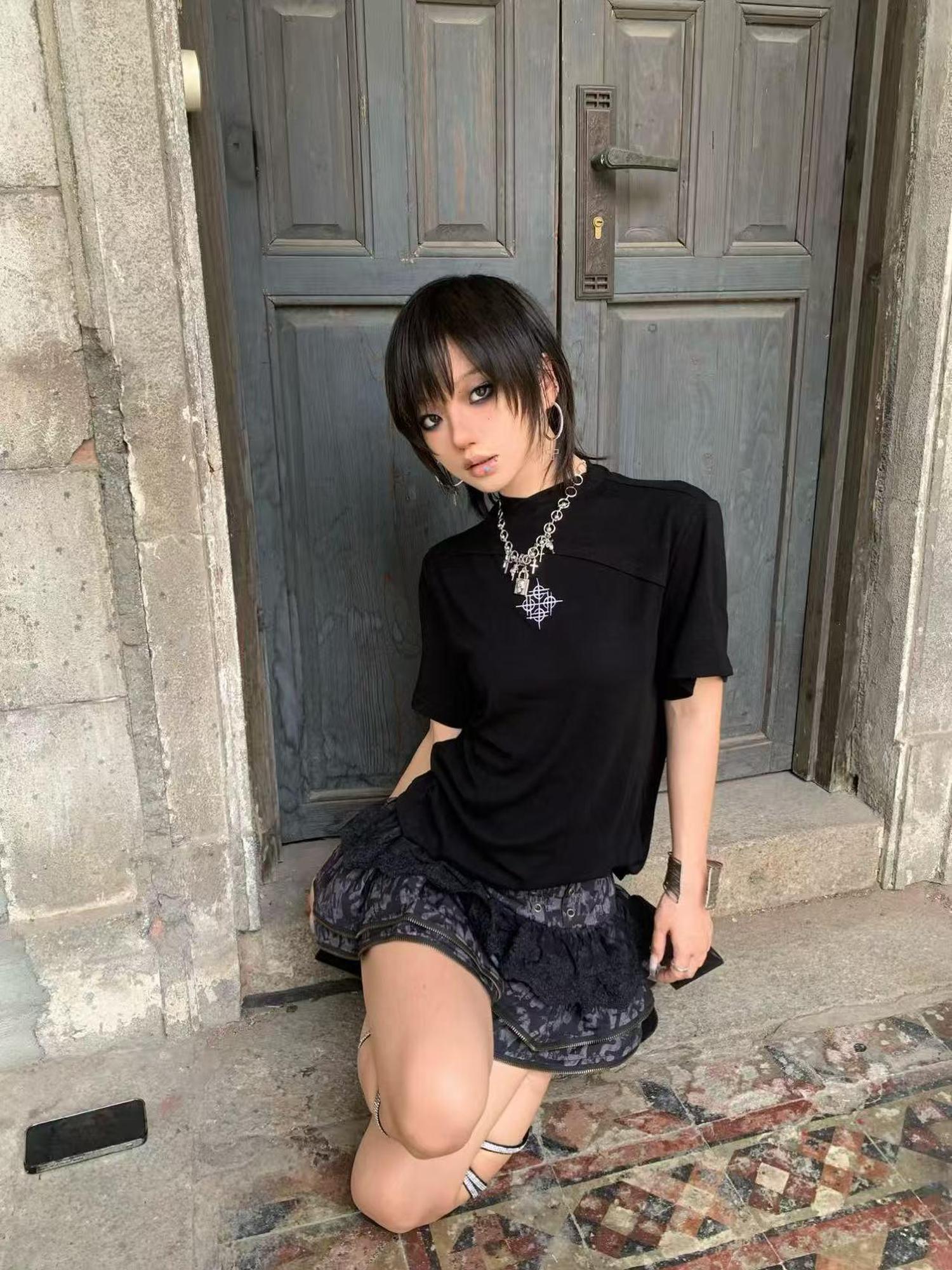 DETW online Vintage Cross Neckline Fitted Tee