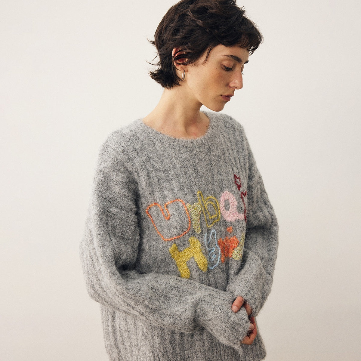 DIDDI_MODA_Embroidered_Letter_Loose_Fit_Round_Neck_Women&