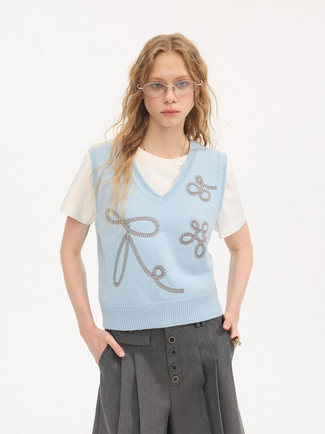 DIDDI MODA Glacier Blue Embroidered Bow V-neck Knit Vest Women&