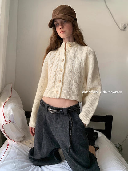 DKZ_OFFICIAL_100_%_Wool_Cropped_Cardigan_With_Cable_Knit_Pattern_MISSTT