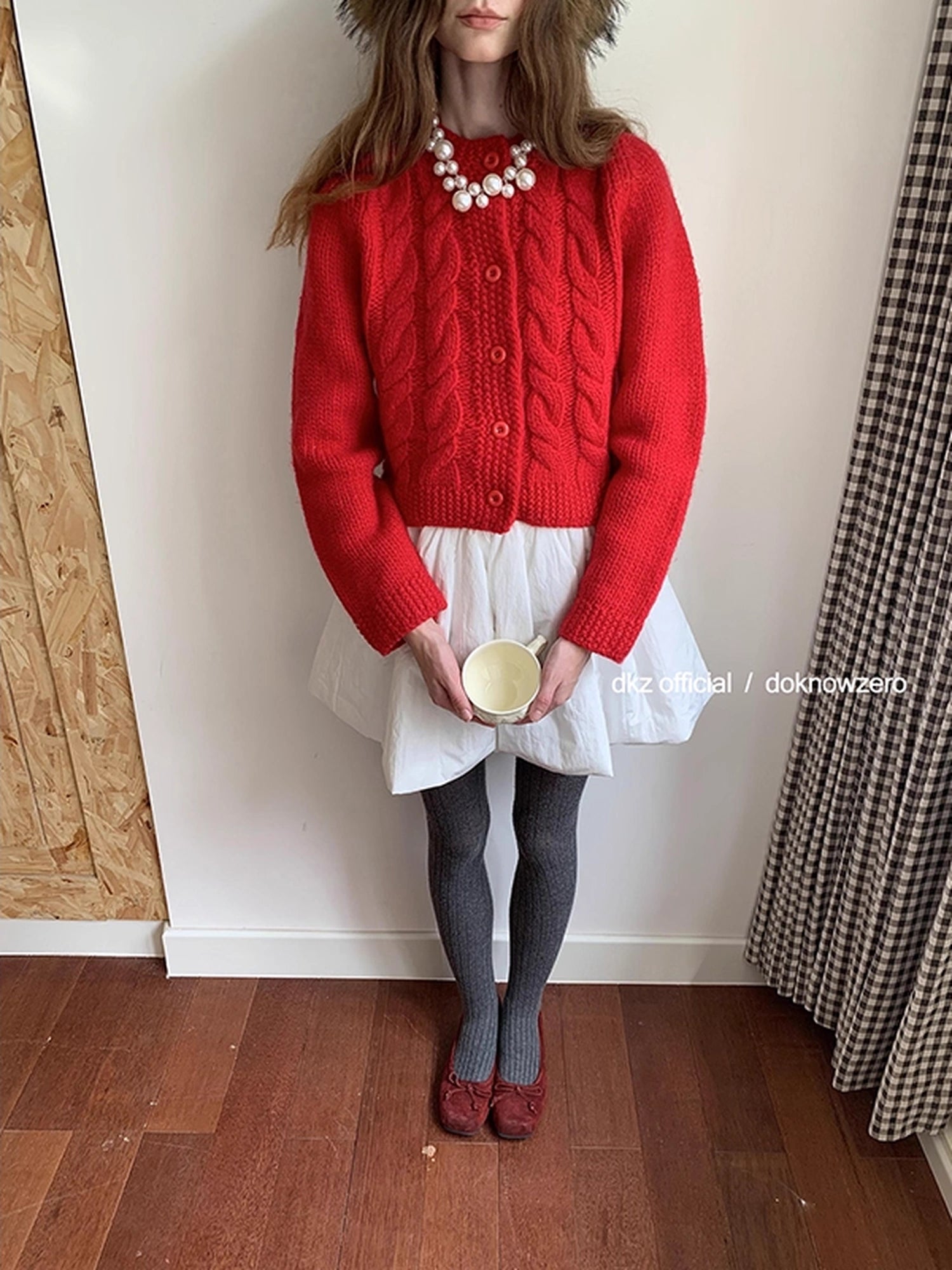 DKZ_OFFICIAL_100_%_Wool_Cropped_Cardigan_With_Cable_Knit_Pattern_MISSTT