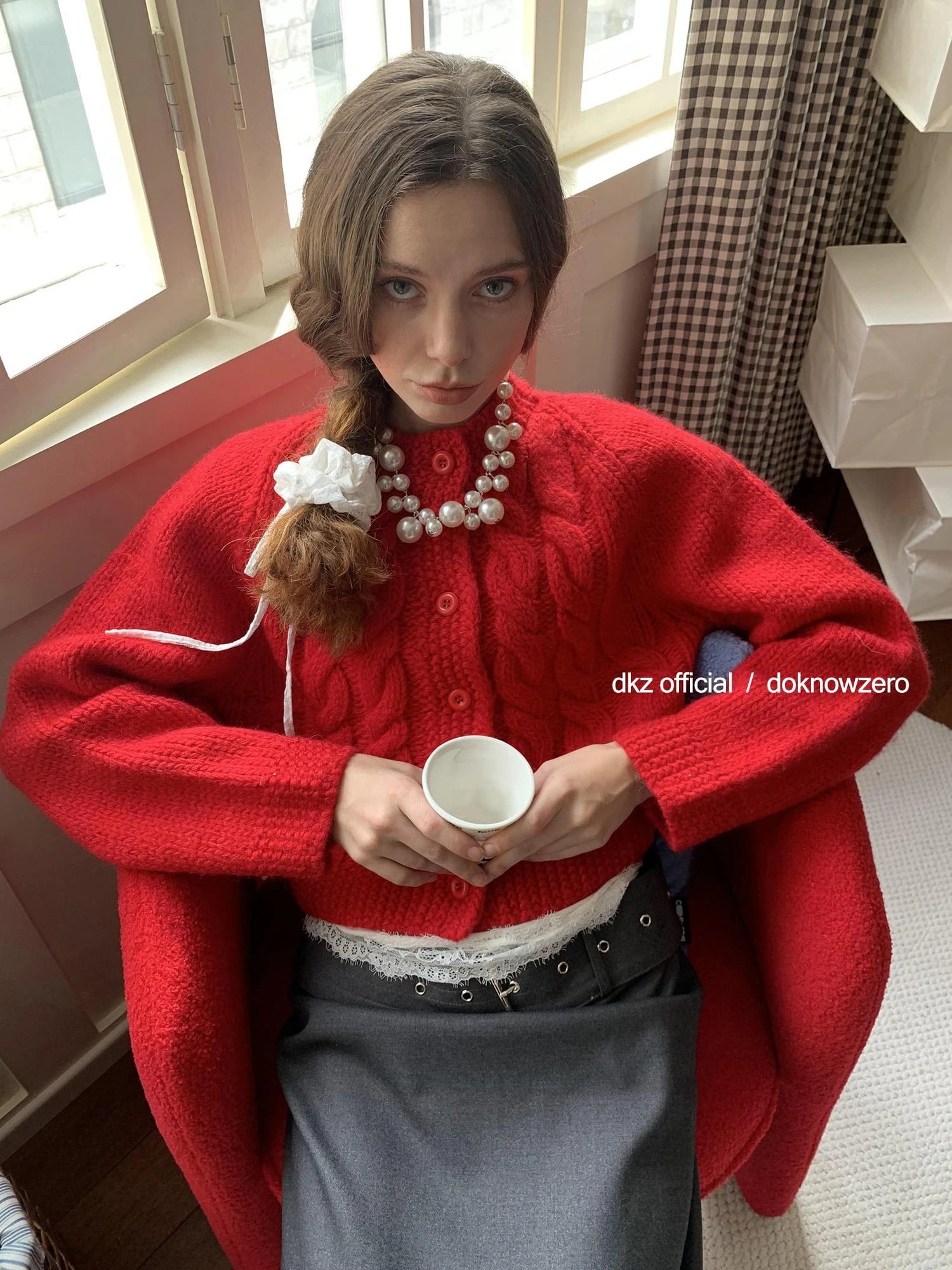 DKZ OFFICIAL 100 % Wool Cropped Cardigan With Cable Knit Pattern
