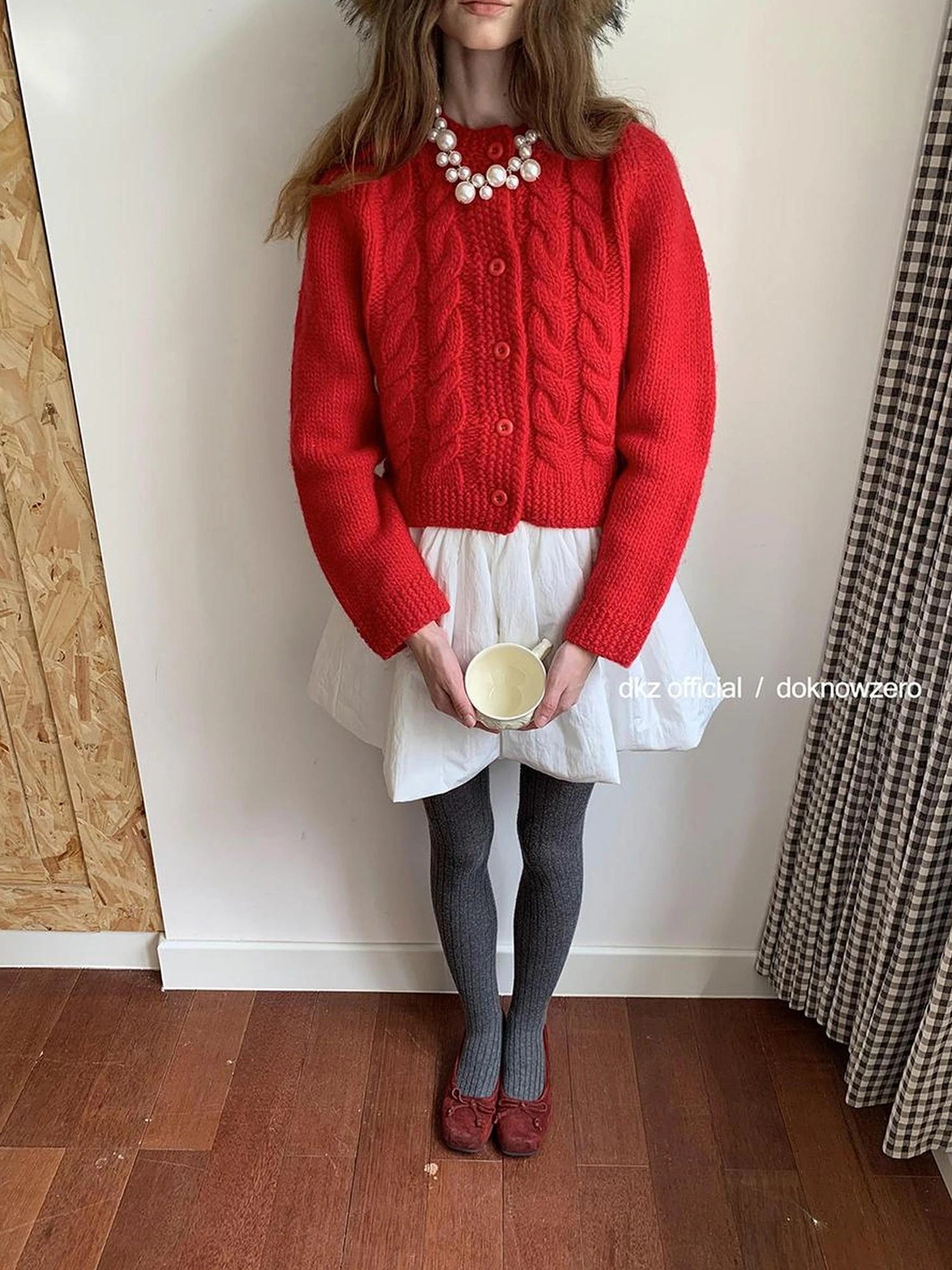 DKZ OFFICIAL 100 % Wool Cropped Cardigan With Cable Knit Pattern