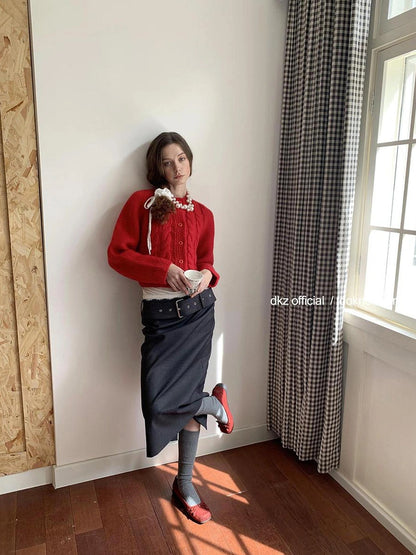 DKZ OFFICIAL 100 % Wool Cropped Cardigan With Cable Knit Pattern