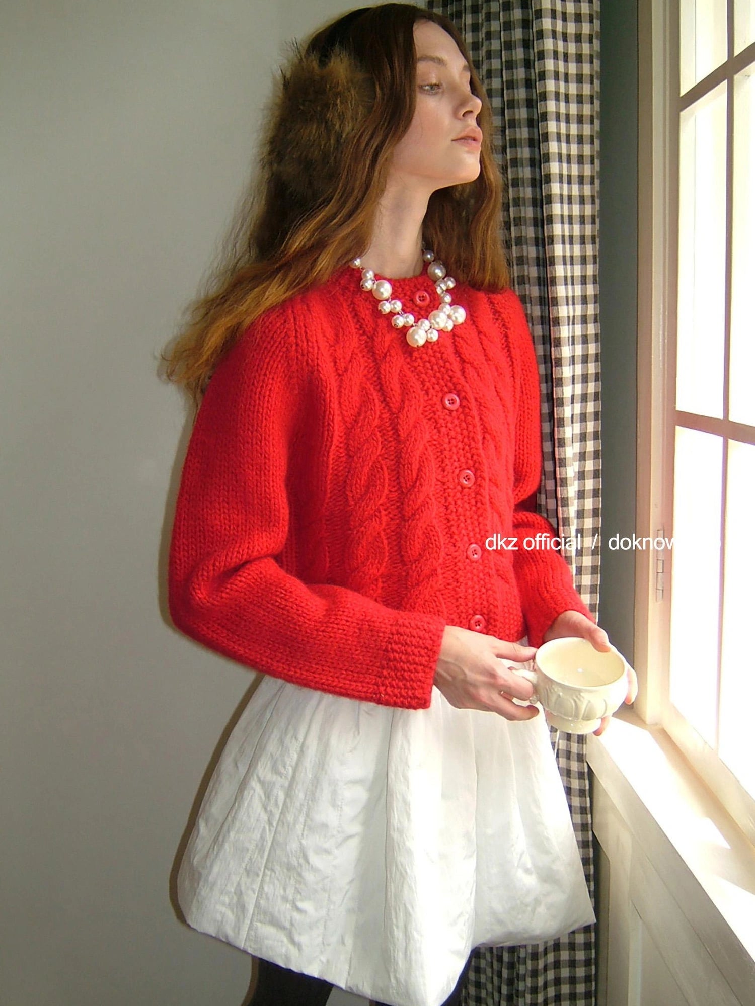 DKZ OFFICIAL 100 % Wool Cropped Cardigan With Cable Knit Pattern