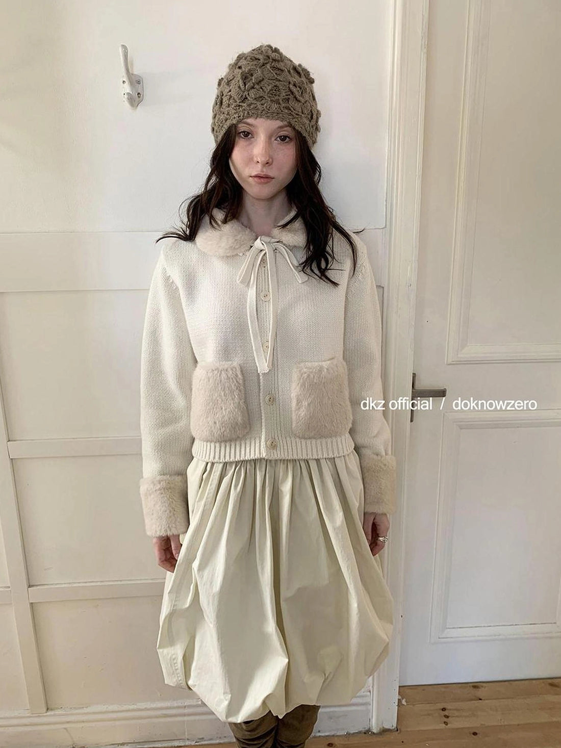 DKZ OFFICIAL 50 Percent Wool Detachable Collar Knit Cardigan Women Winter Short Coat V-neck T-shirt Long Sleeve