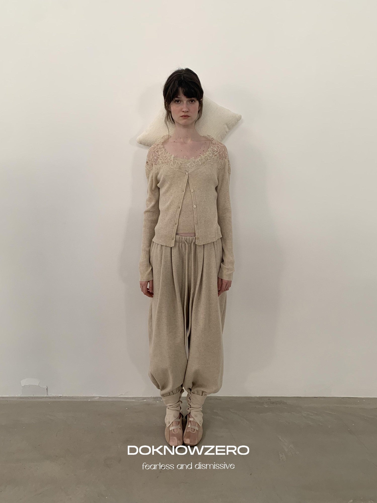 DKZ OFFICIAL Almond Lace Spliced V-neck Slim Woven Strap Women&
