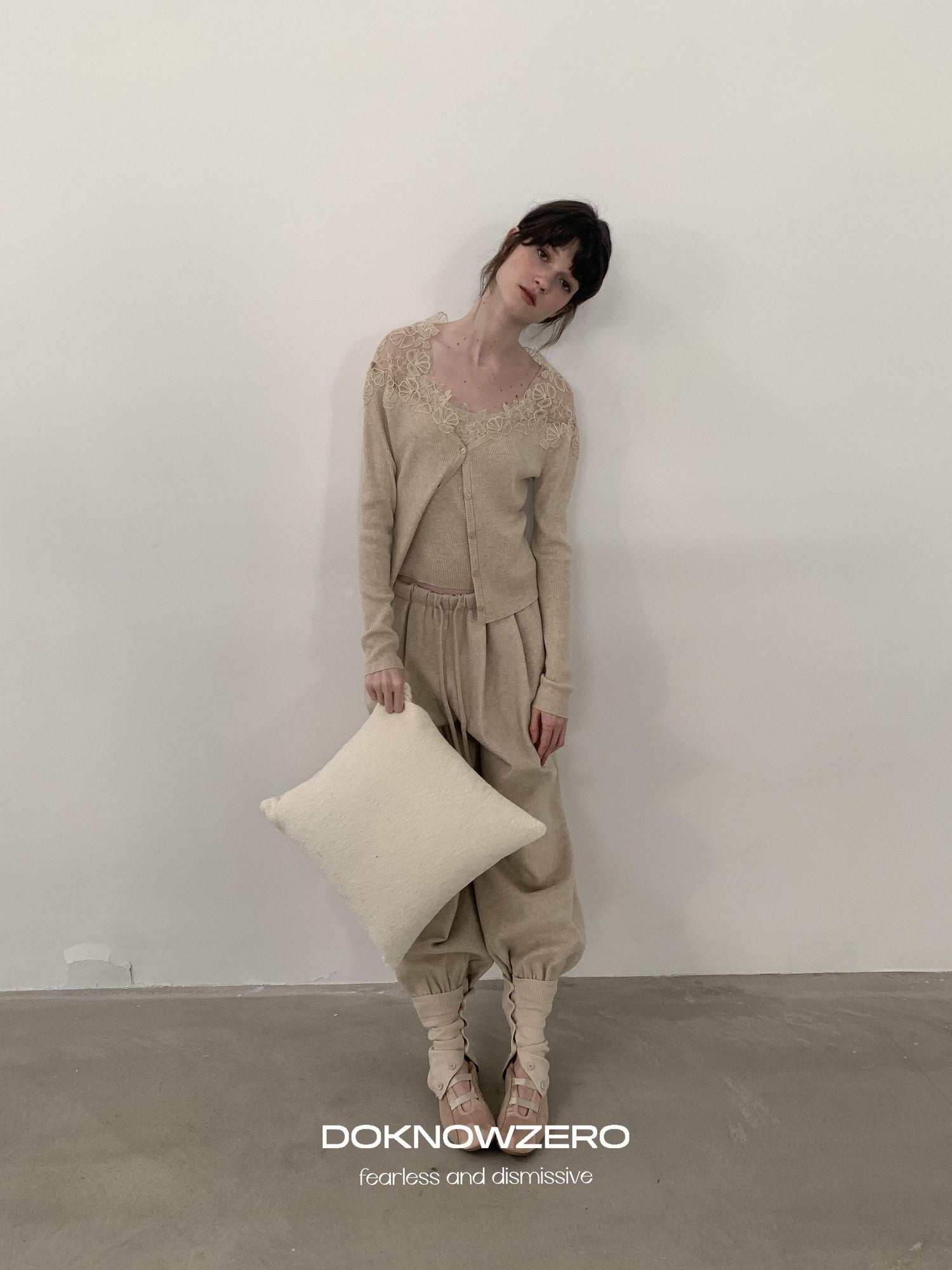 DKZ OFFICIAL Almond Lace Spliced V-neck Slim Woven Strap Women&