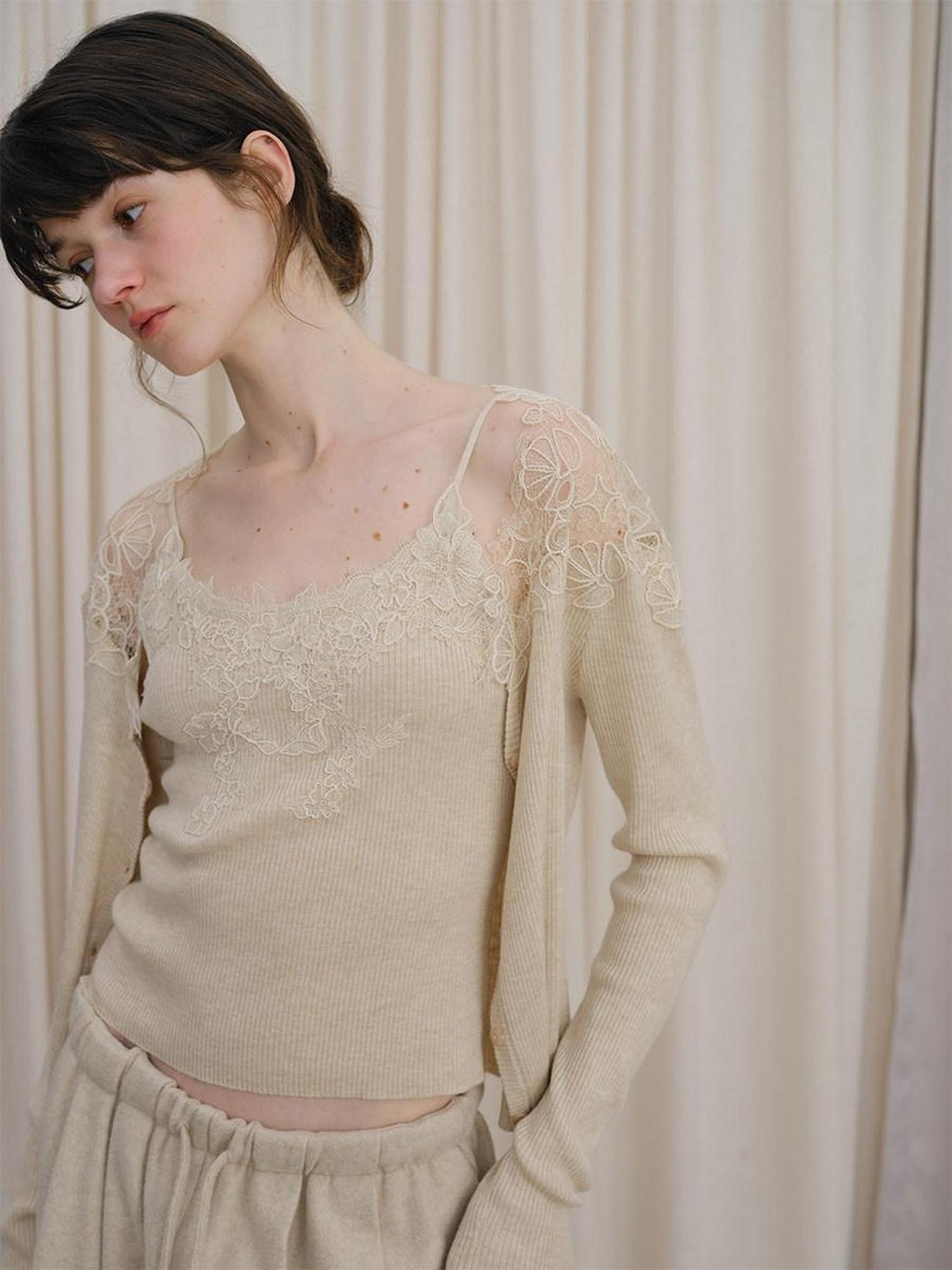 DKZ OFFICIAL Almond Lace Spliced V-neck Slim Woven Strap Women&