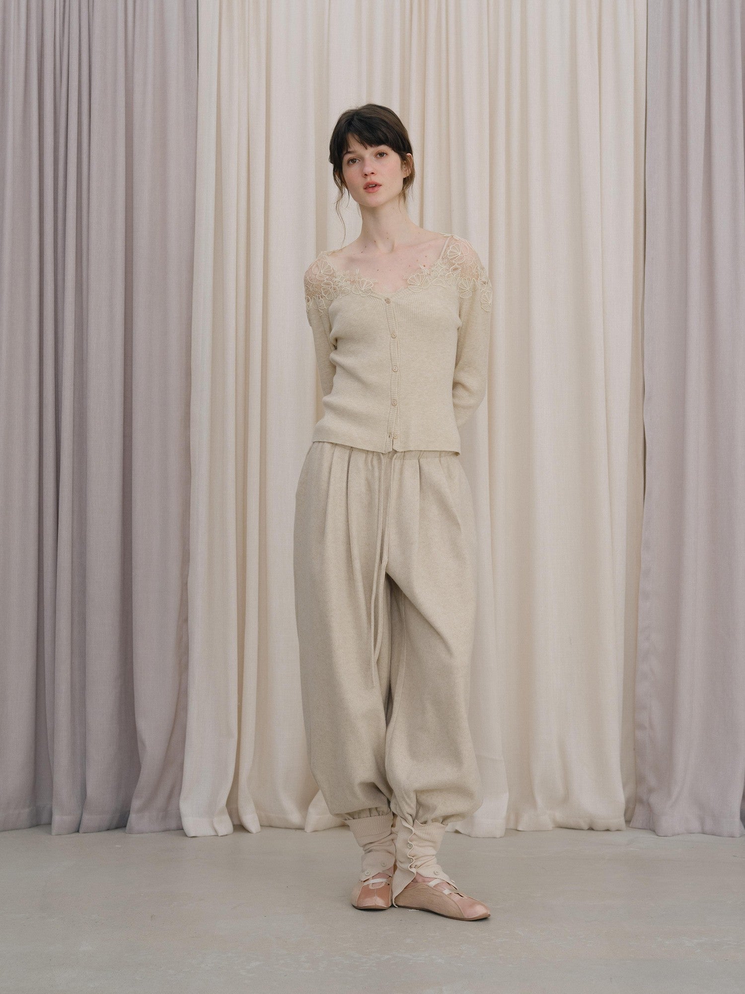 DKZ OFFICIAL Almond Lace Spliced V-neck Slim Woven Strap Women&