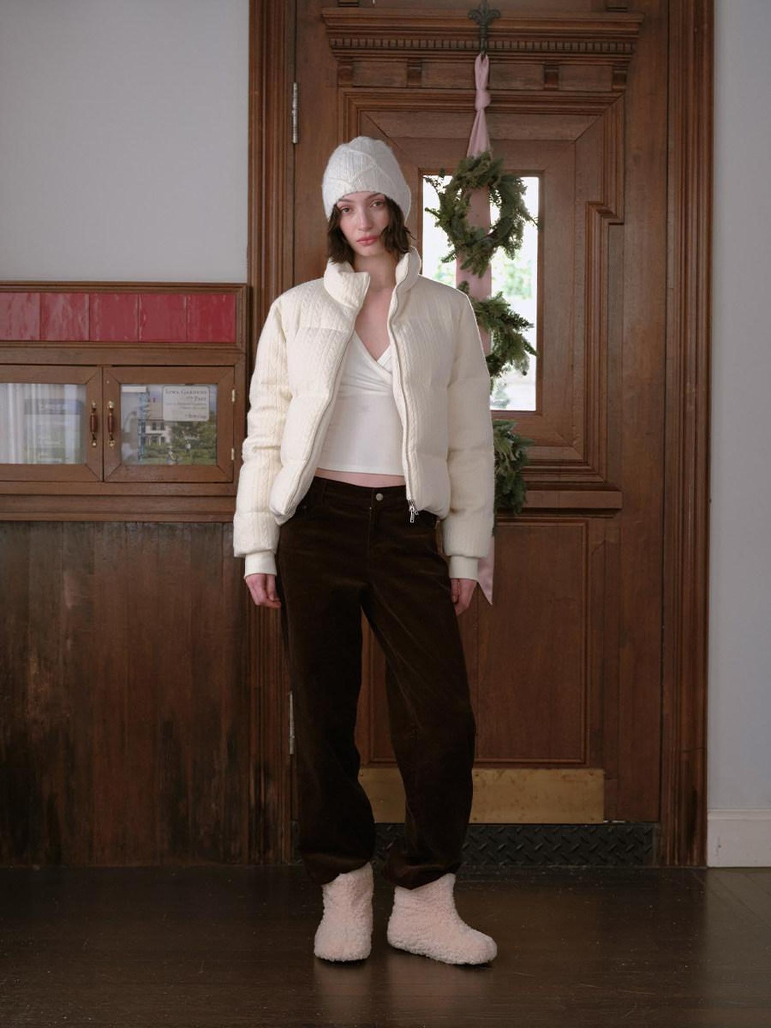 DKZ OFFICIAL Apricot Cable Knit Stand Collar Short Women&