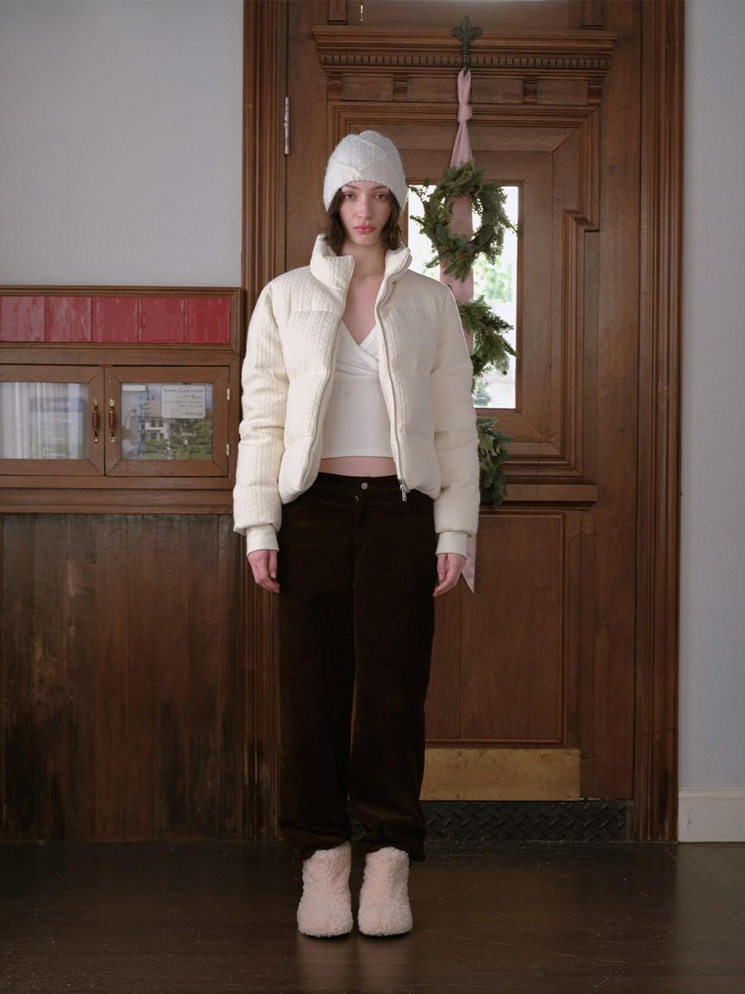 DKZ OFFICIAL Apricot Cable Knit Stand Collar Short Women&