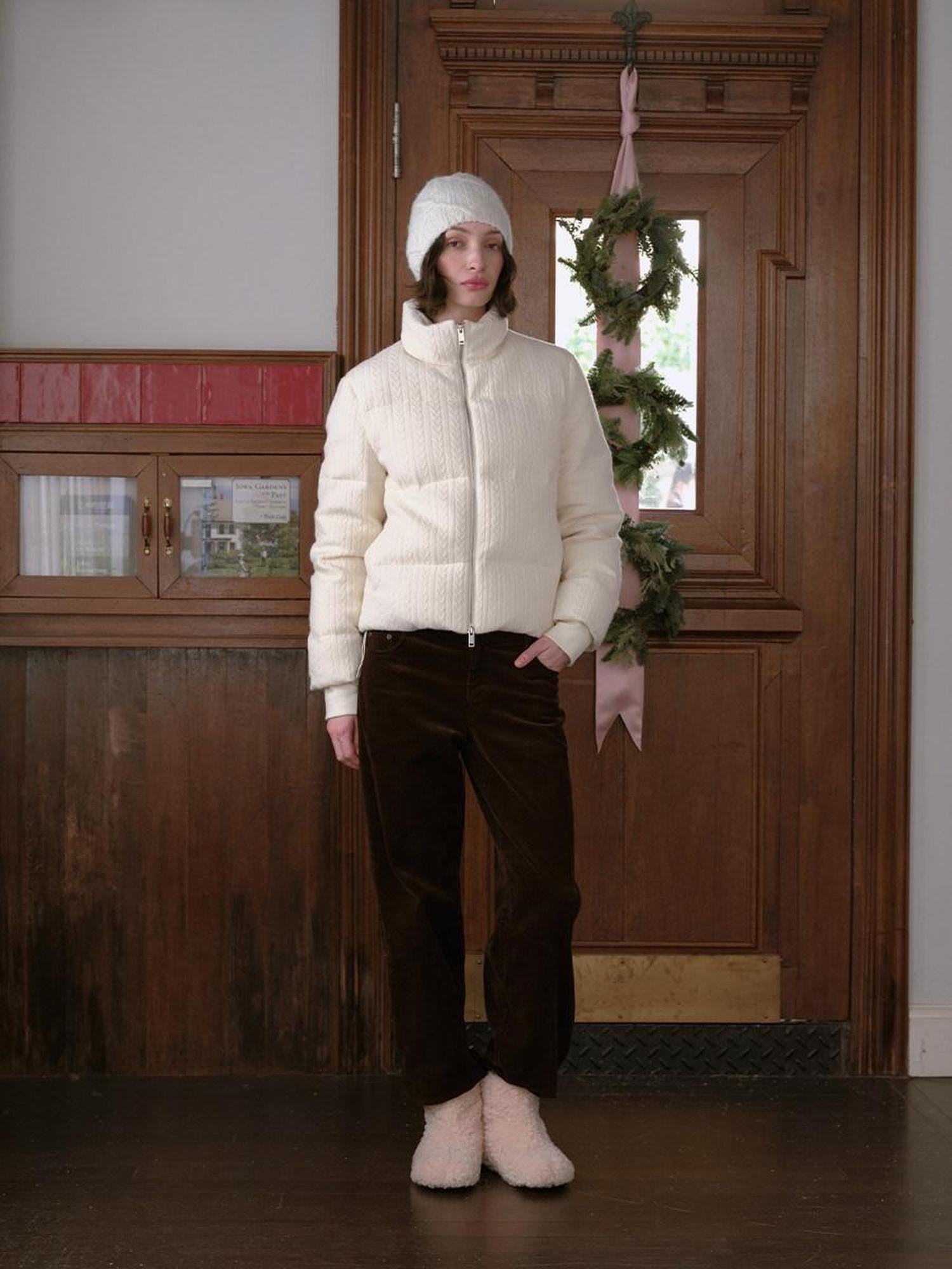 DKZ OFFICIAL Apricot Cable Knit Stand Collar Short Women&