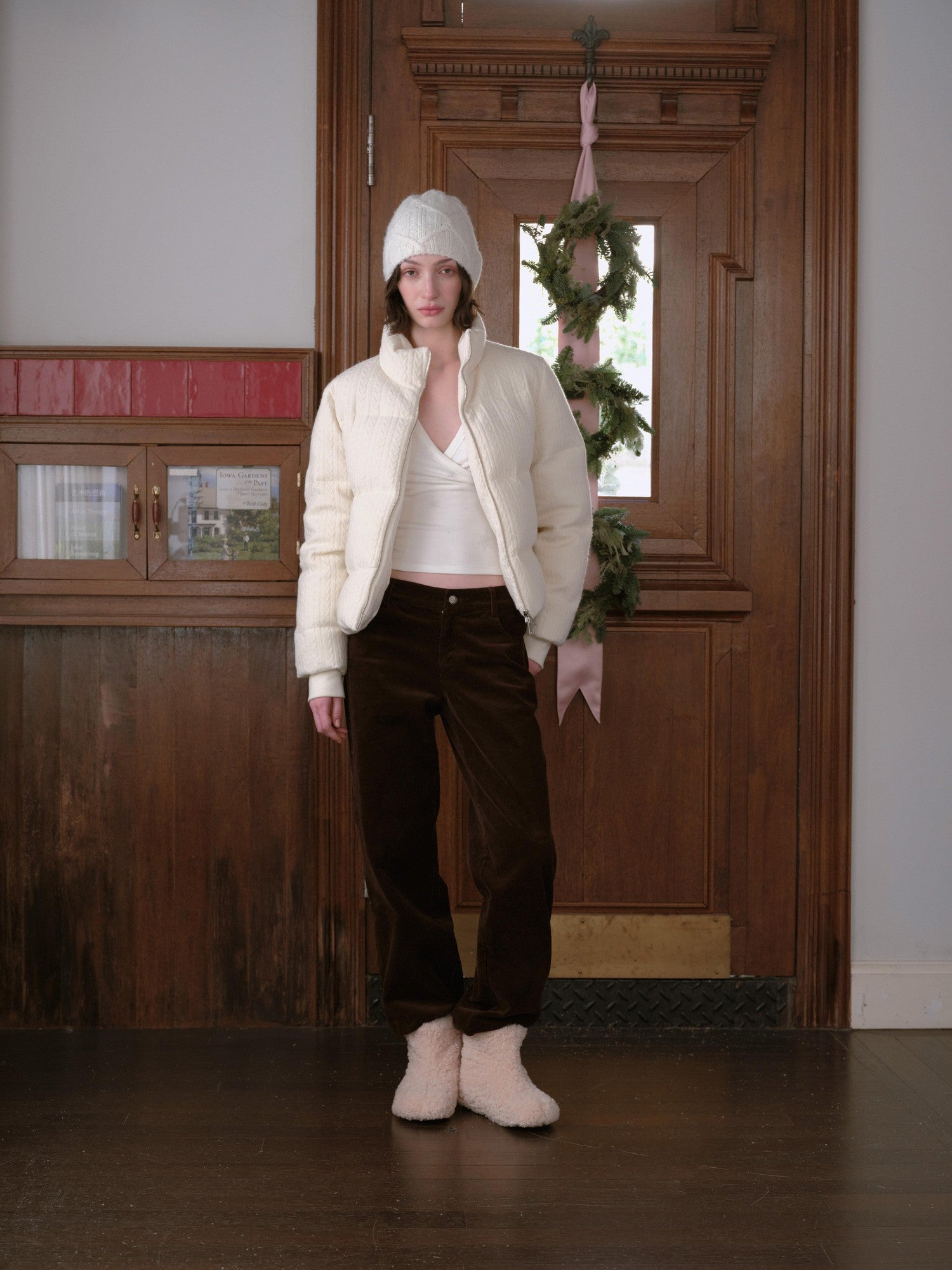 DKZ OFFICIAL Apricot Cable Knit Stand Collar Short Women&