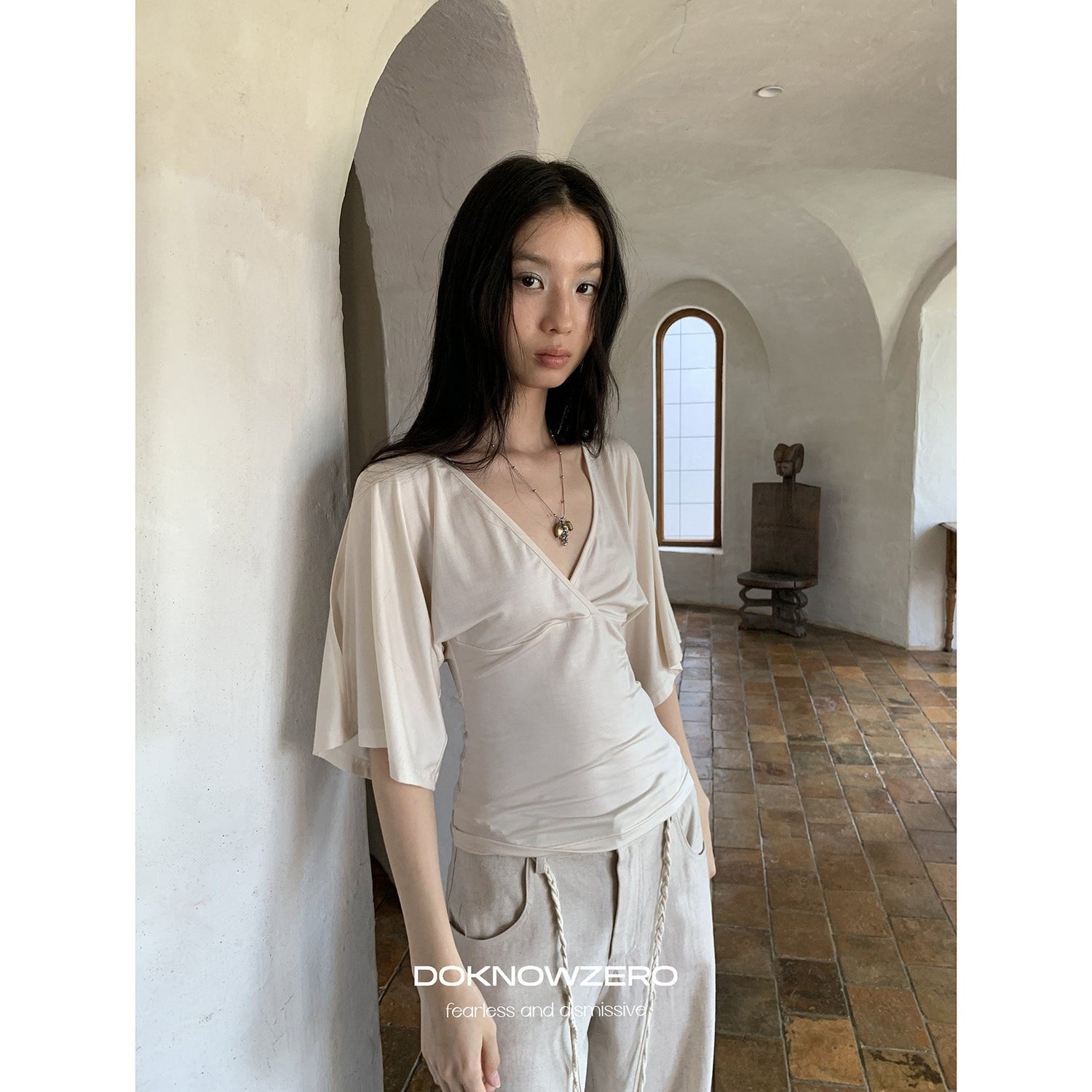 DKZ_OFFICIAL_Apricot_V-neck_Cutout_Slim_Waist_Flutter_Women&