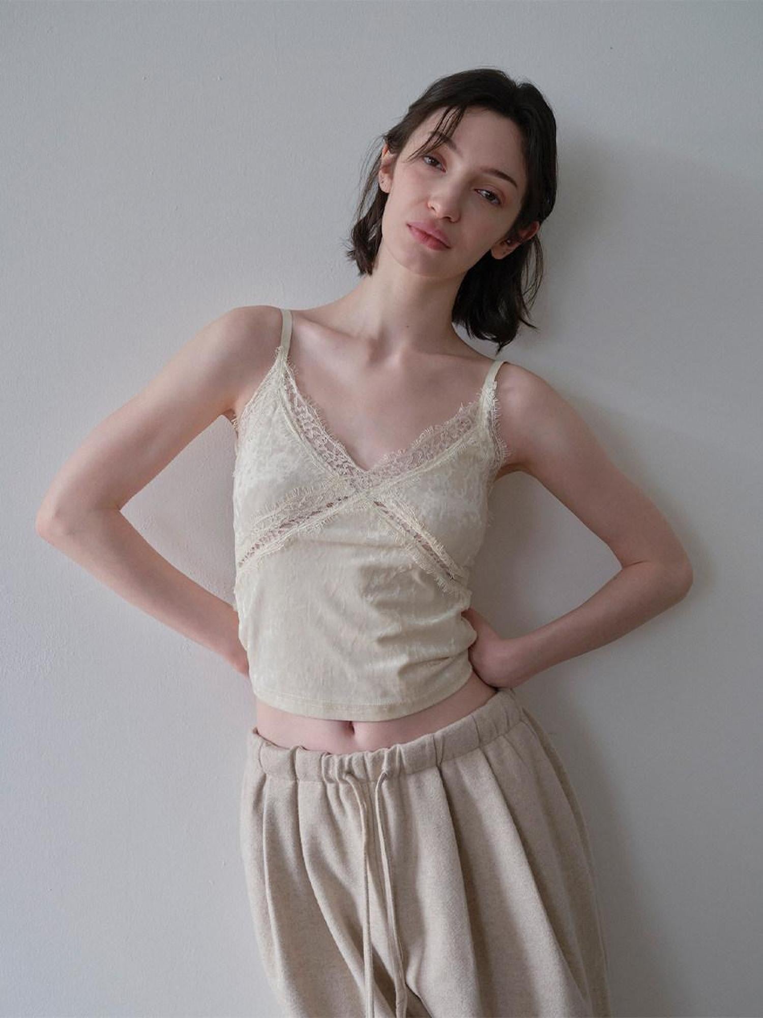 DKZ OFFICIAL Apricot V-neck Slim Layering Women&