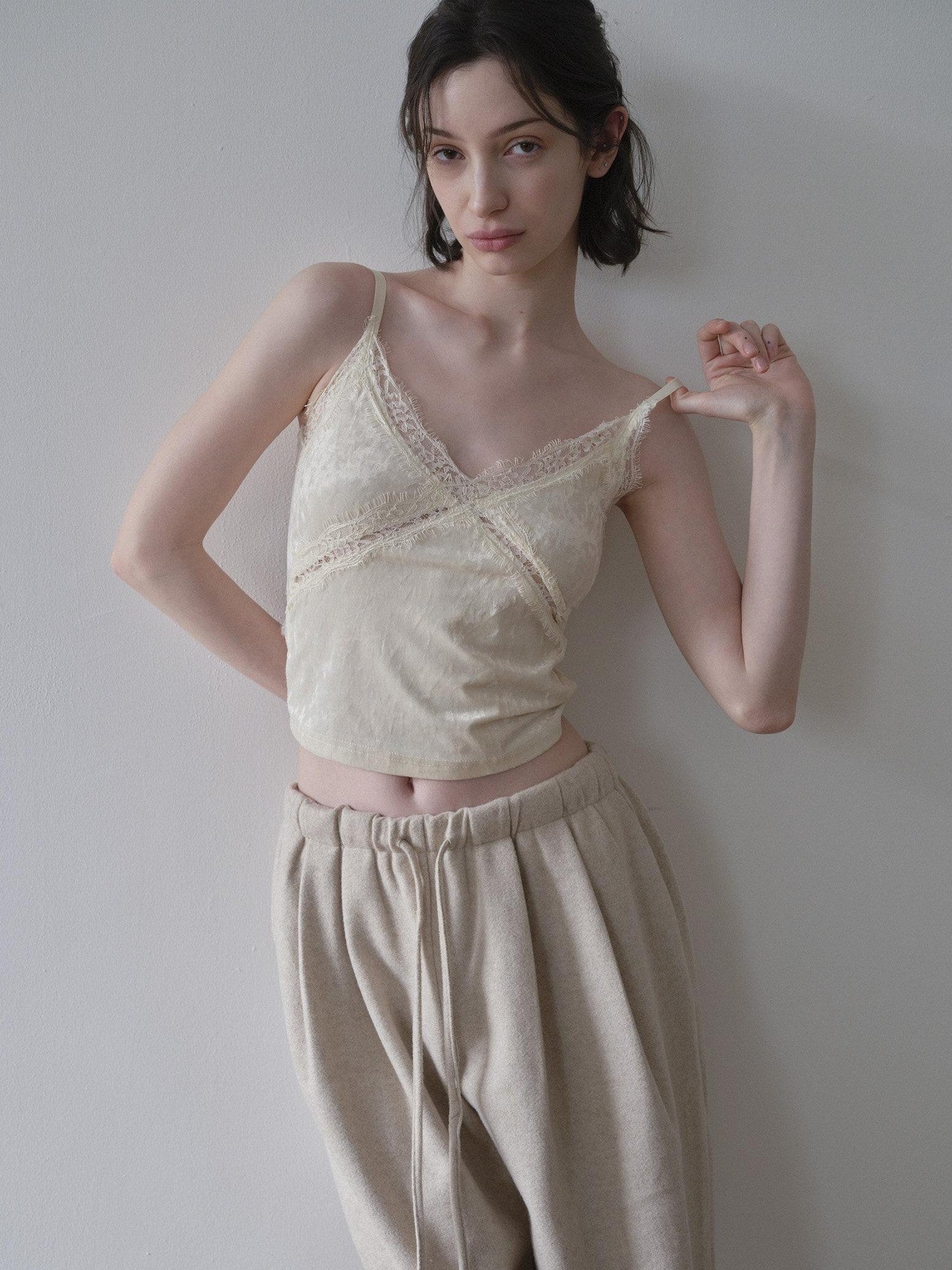 DKZ OFFICIAL Apricot V-neck Slim Layering Women&