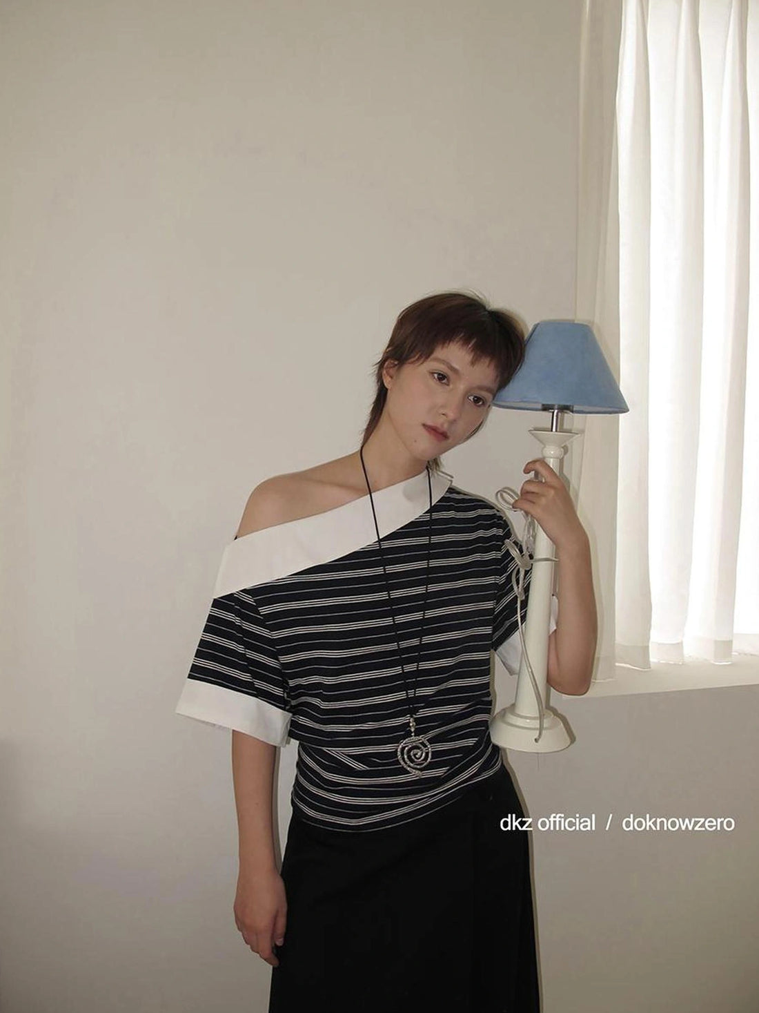 DKZ OFFICIAL Asymmetric Stripe Spliced Short Sleeve Top