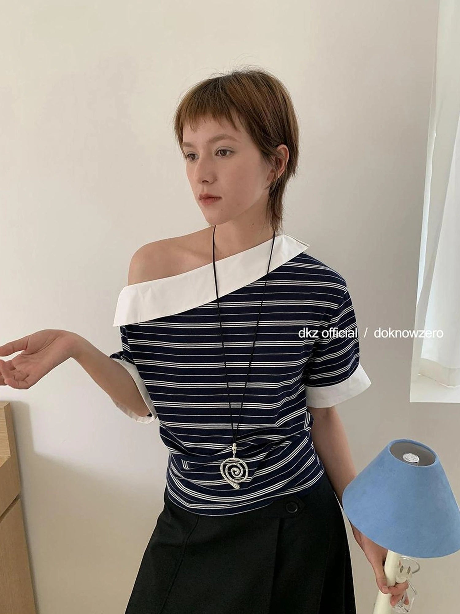 DKZ OFFICIAL Asymmetric Stripe Spliced Short Sleeve Top