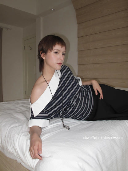 DKZ OFFICIAL Asymmetric Stripe Spliced Short Sleeve Top