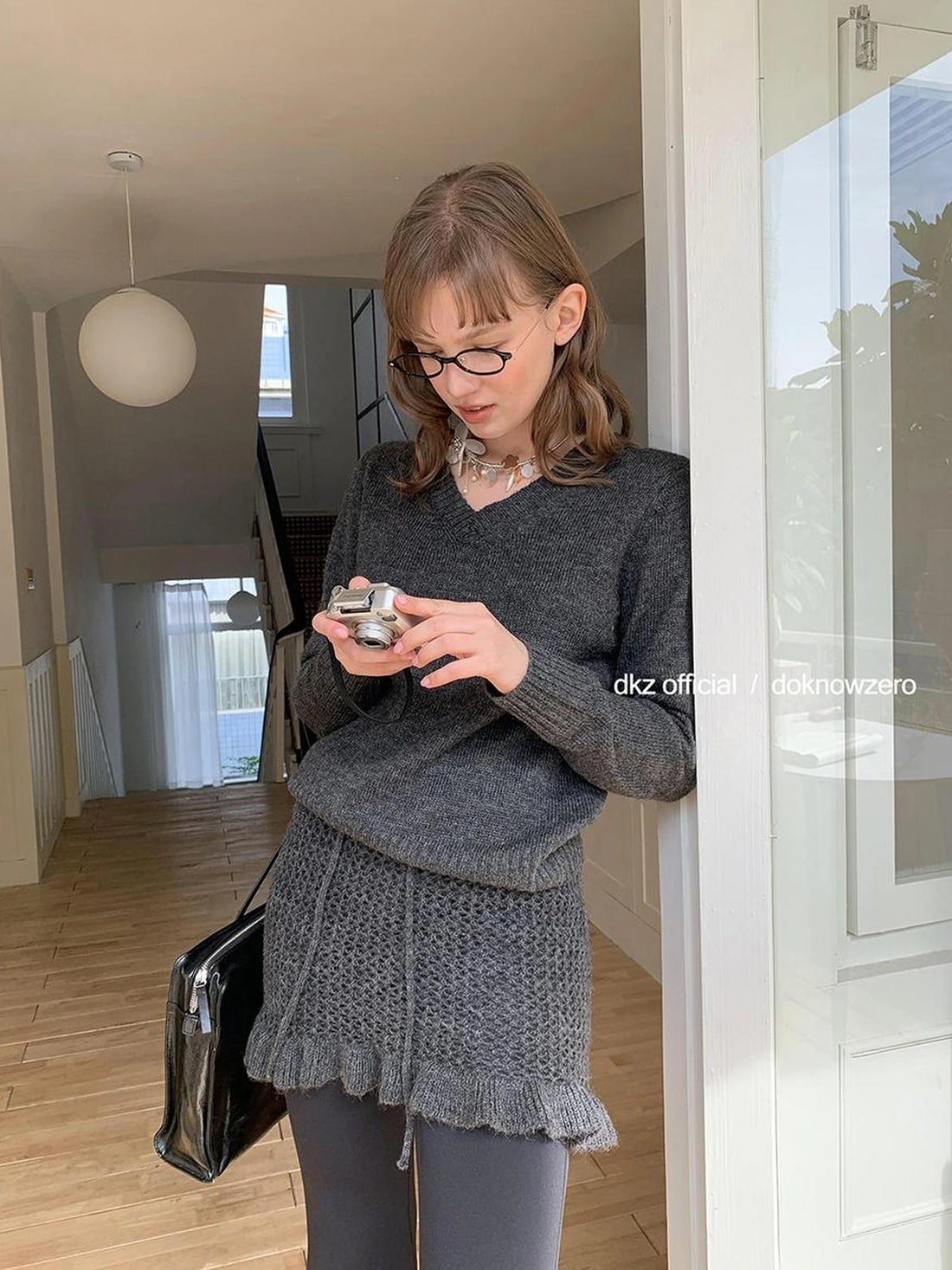 Atmosphere V-neck Knit Set With Skirt