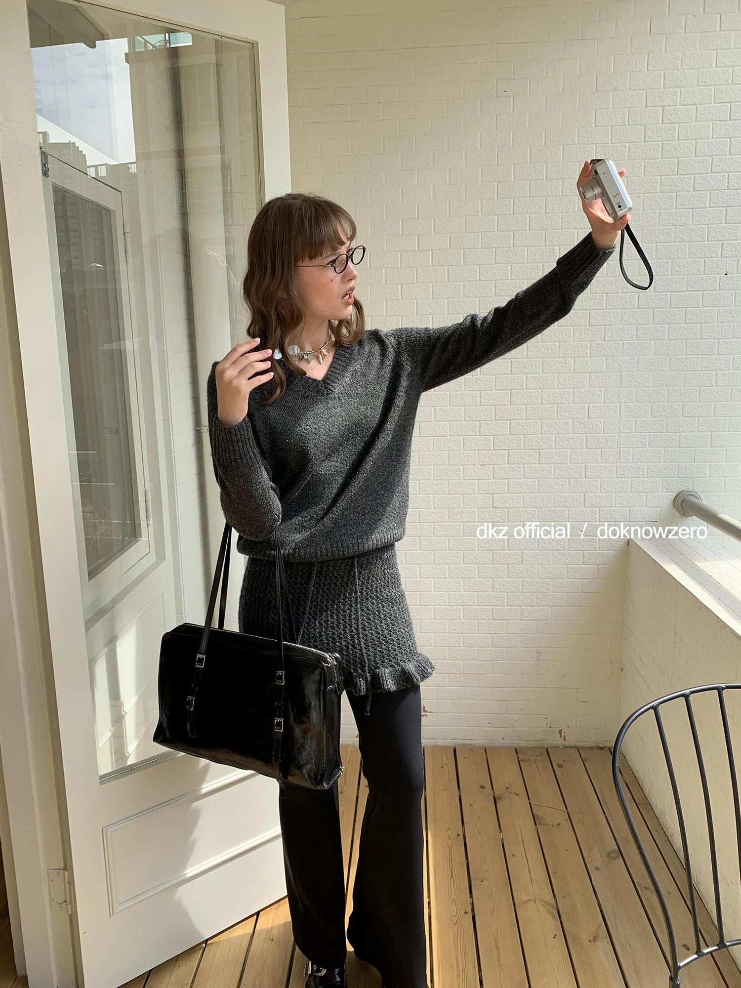 Atmosphere V-neck Knit Set With Skirt