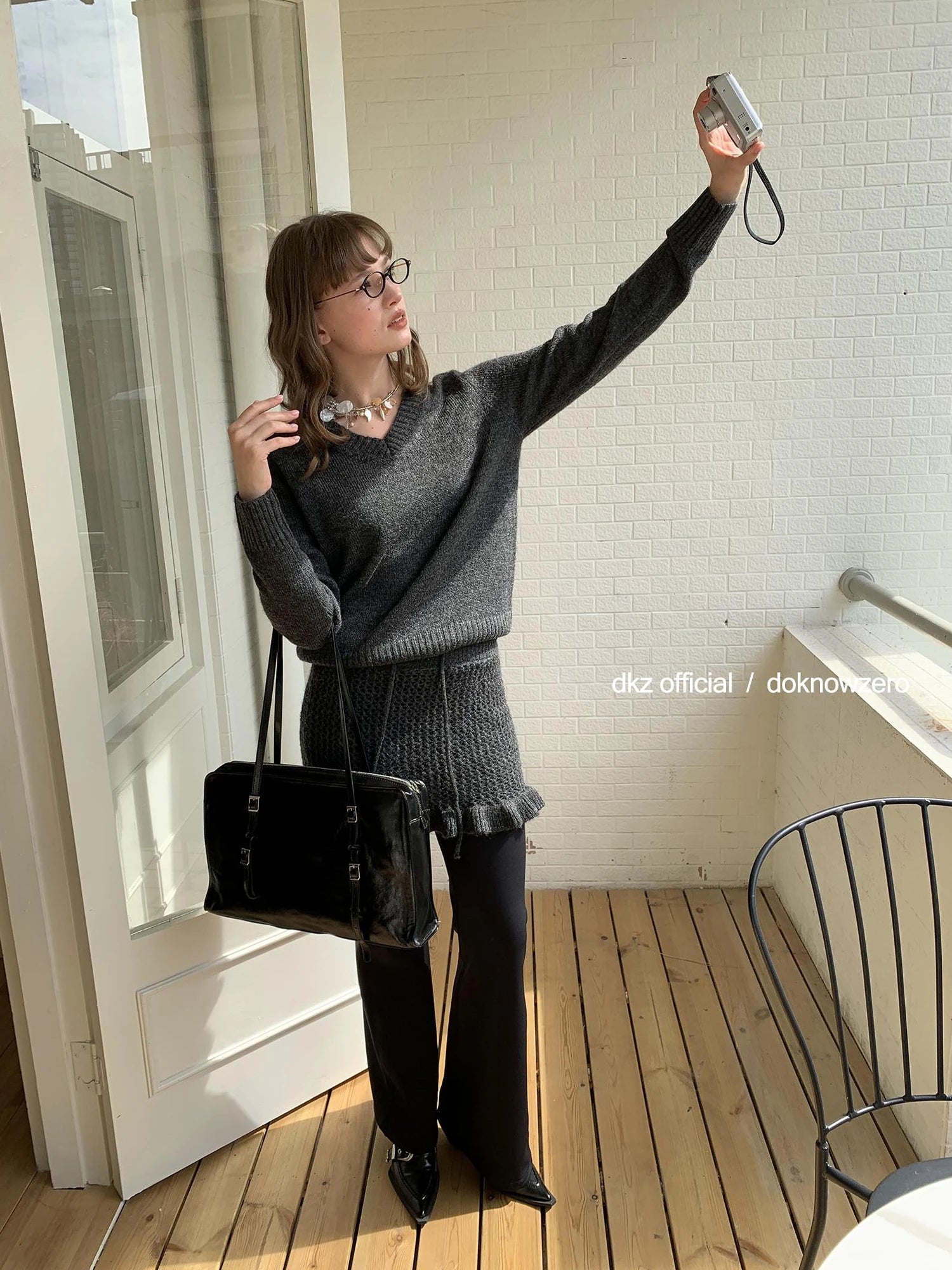 Atmosphere V-neck Knit Set With Skirt