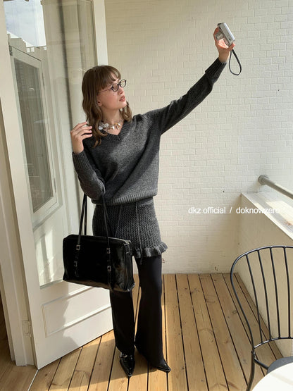 Atmosphere V-neck Knit Set With Skirt