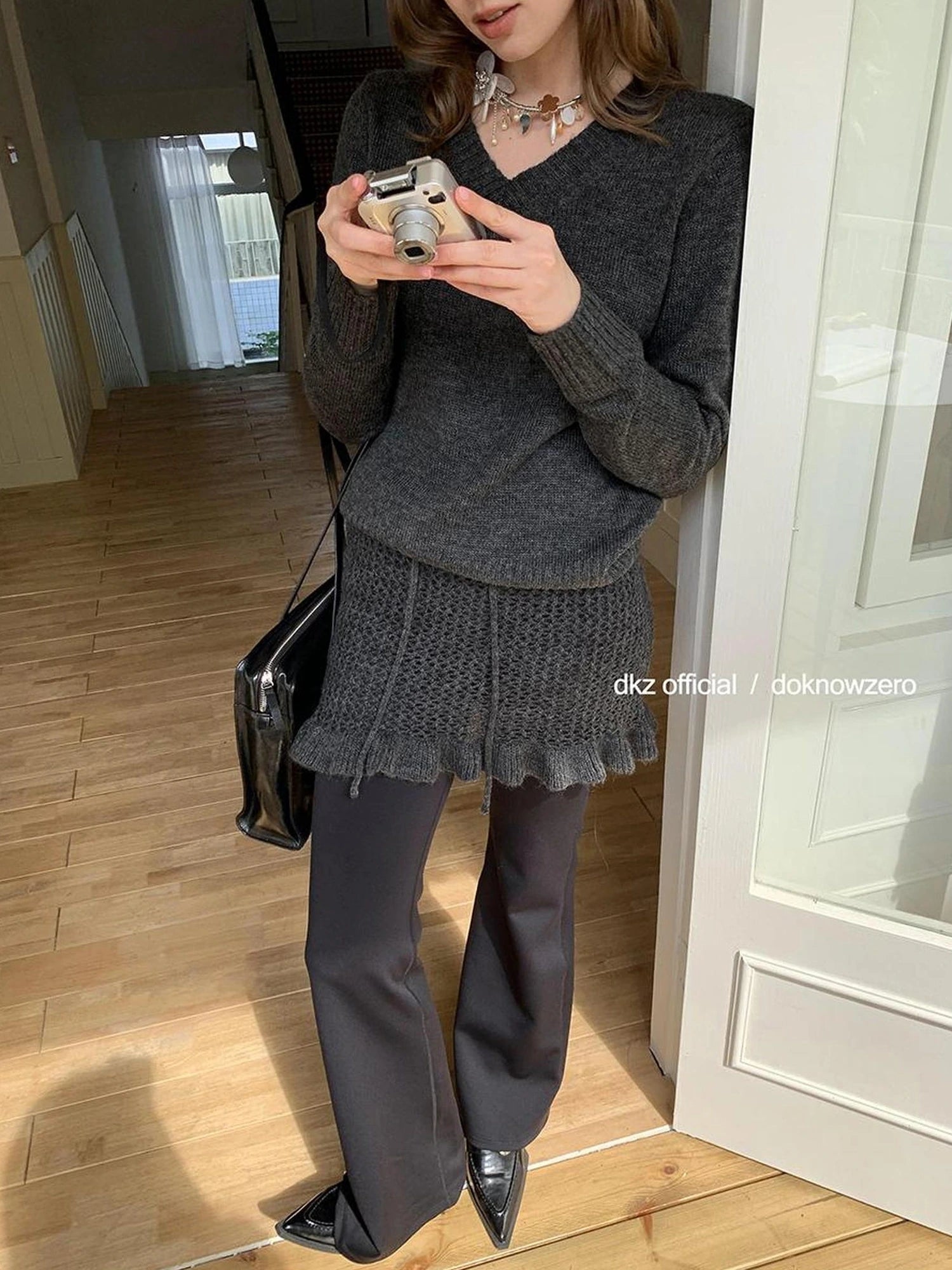 Atmosphere V-neck Knit Set With Skirt