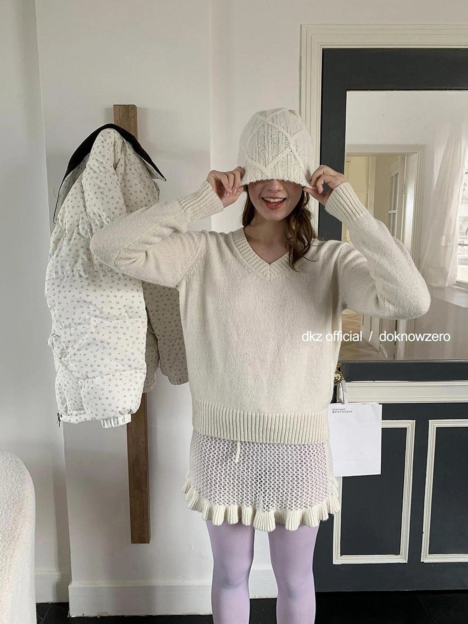Atmosphere V-neck Knit Set With Skirt