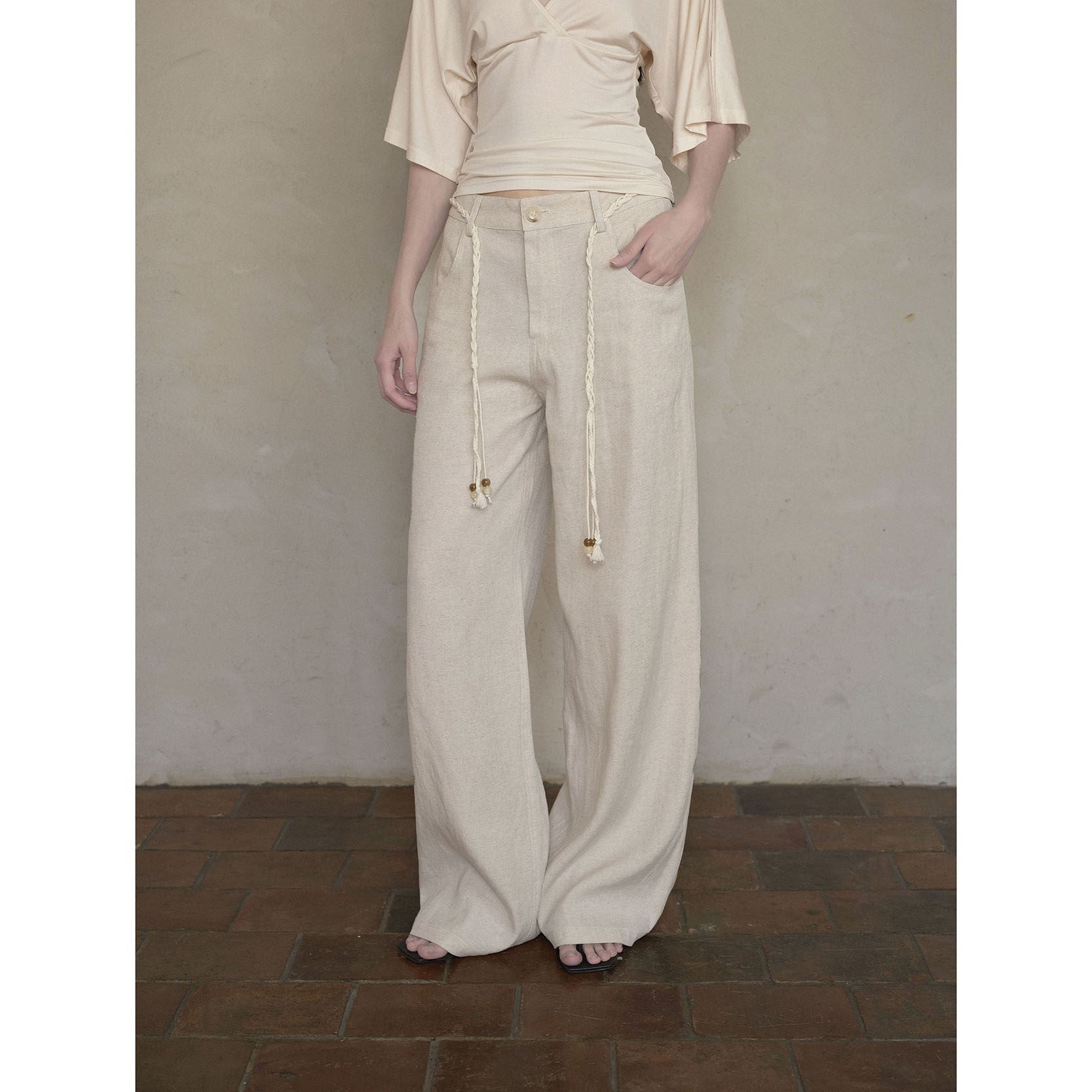 DKZ_OFFICIAL_Beige_Natural_Waist_Drawstring_Button_Women&