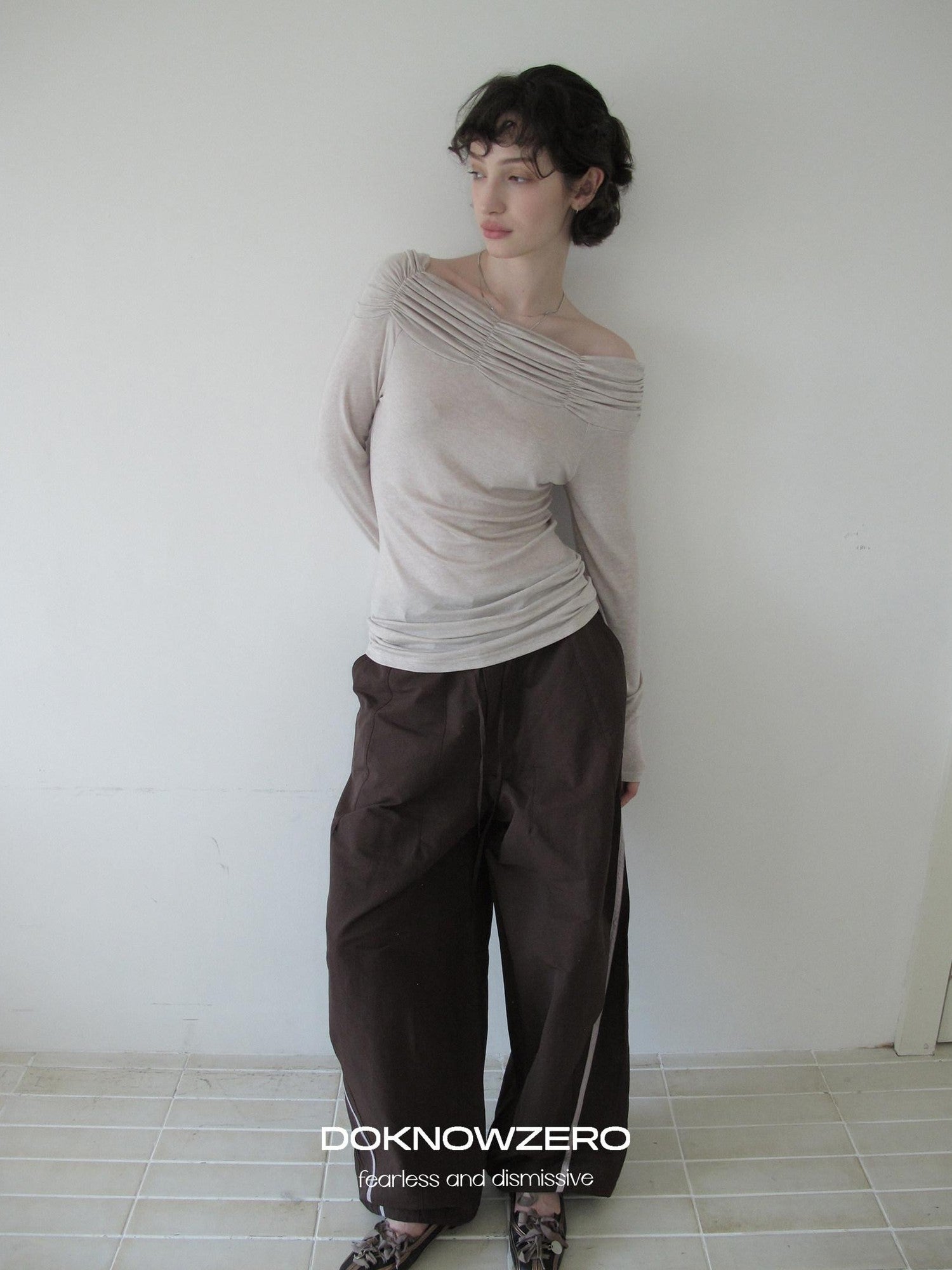DKZ OFFICIAL Beige One Shoulder Pleated Panel Slim Women&
