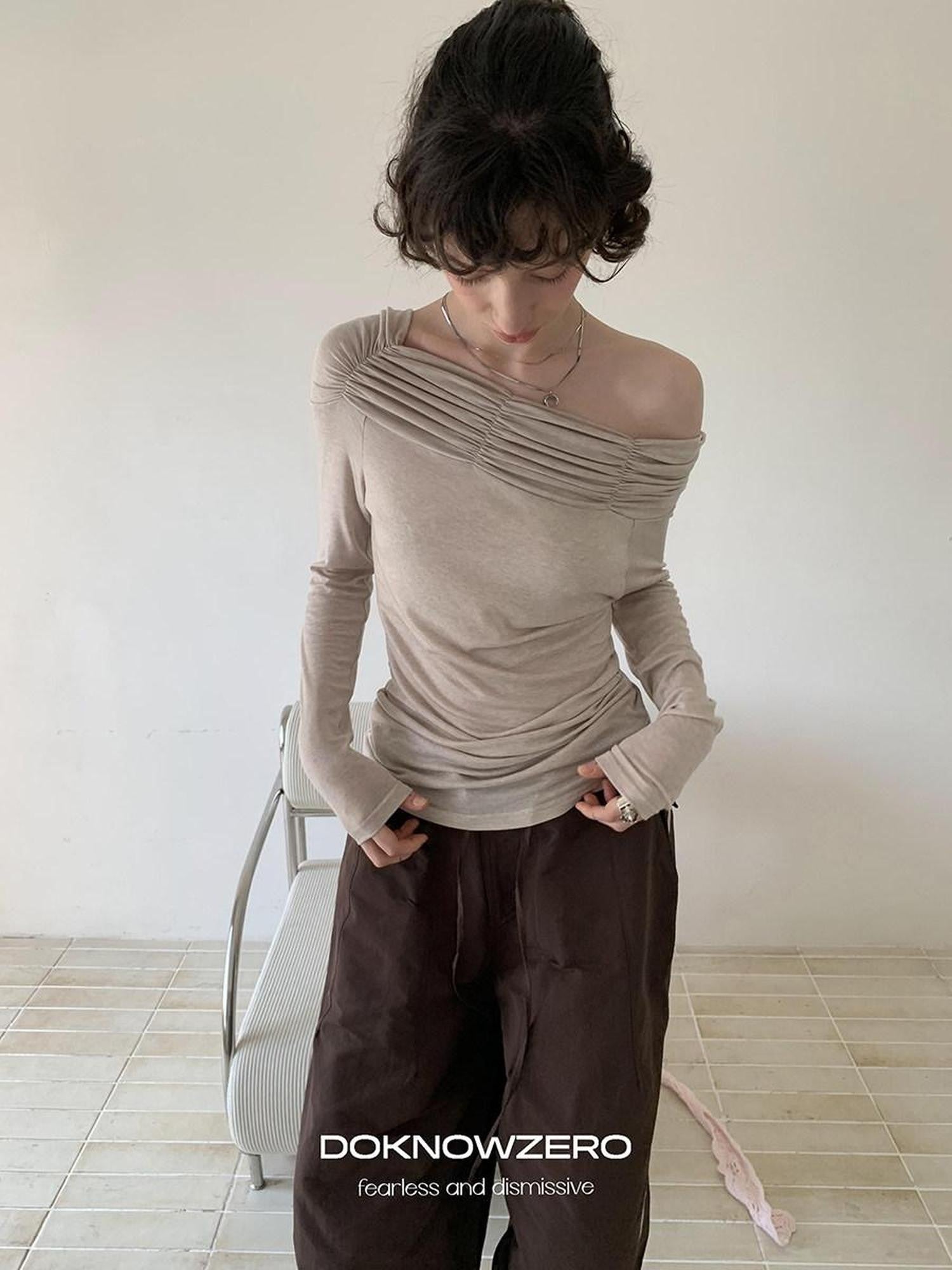 DKZ OFFICIAL Beige One Shoulder Pleated Panel Slim Women&