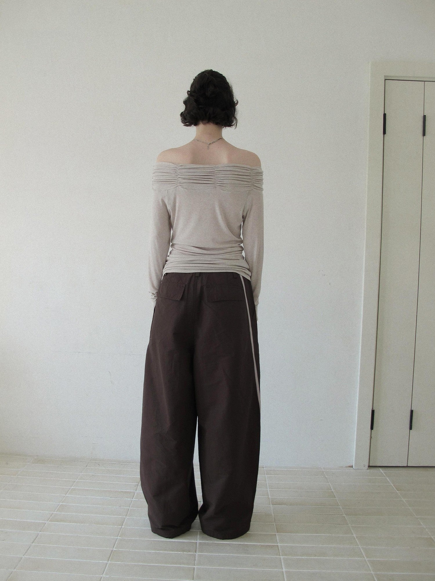 DKZ OFFICIAL Beige One Shoulder Pleated Panel Slim Women&