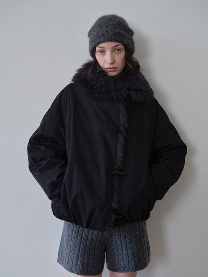DKZ_OFFICIAL_Black_Fur_Trimmed_Collar_Loose_Fit_Women&