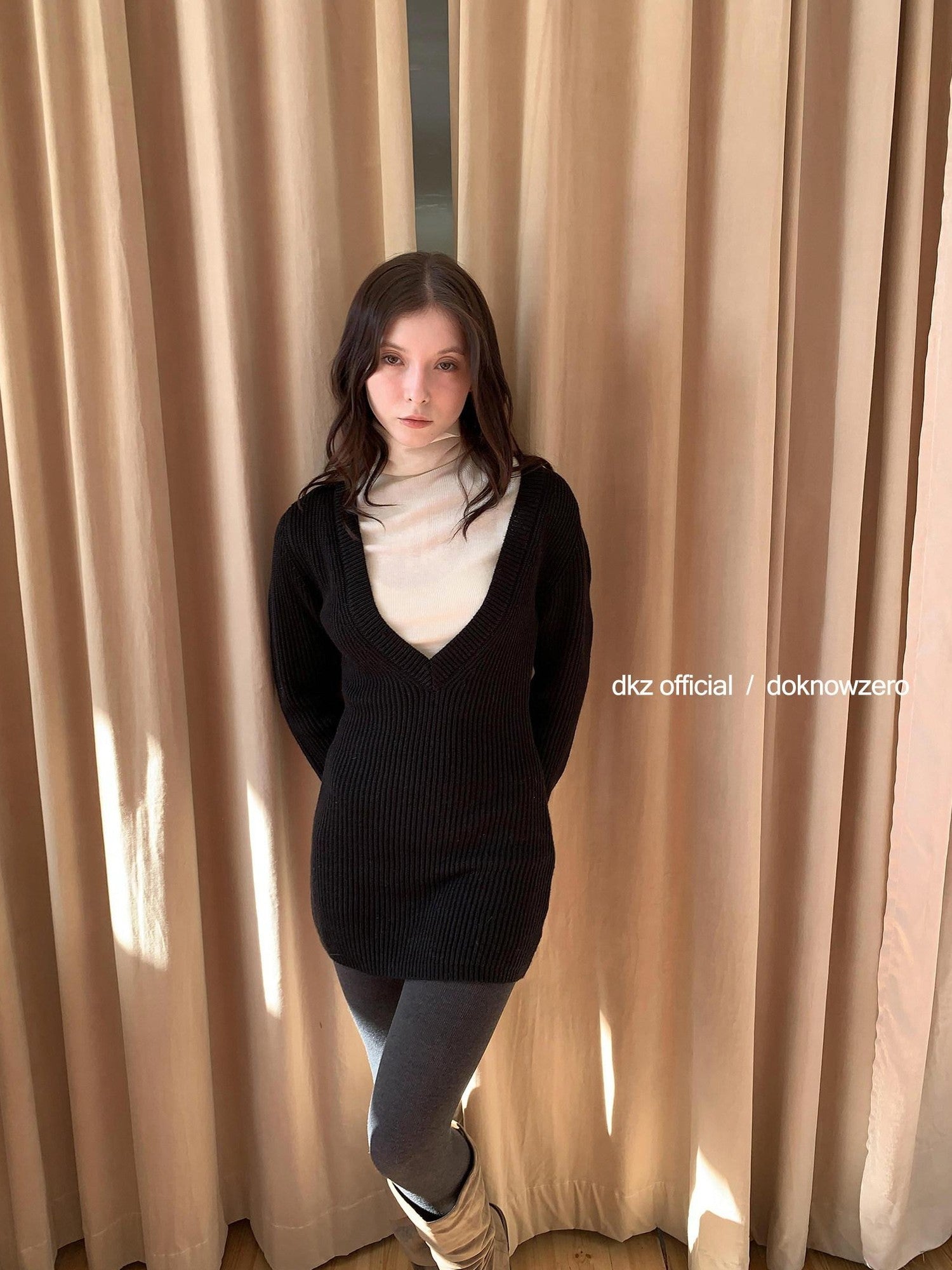 DKZ OFFICIAL Black V-neck Knit Fitted Waist Women&