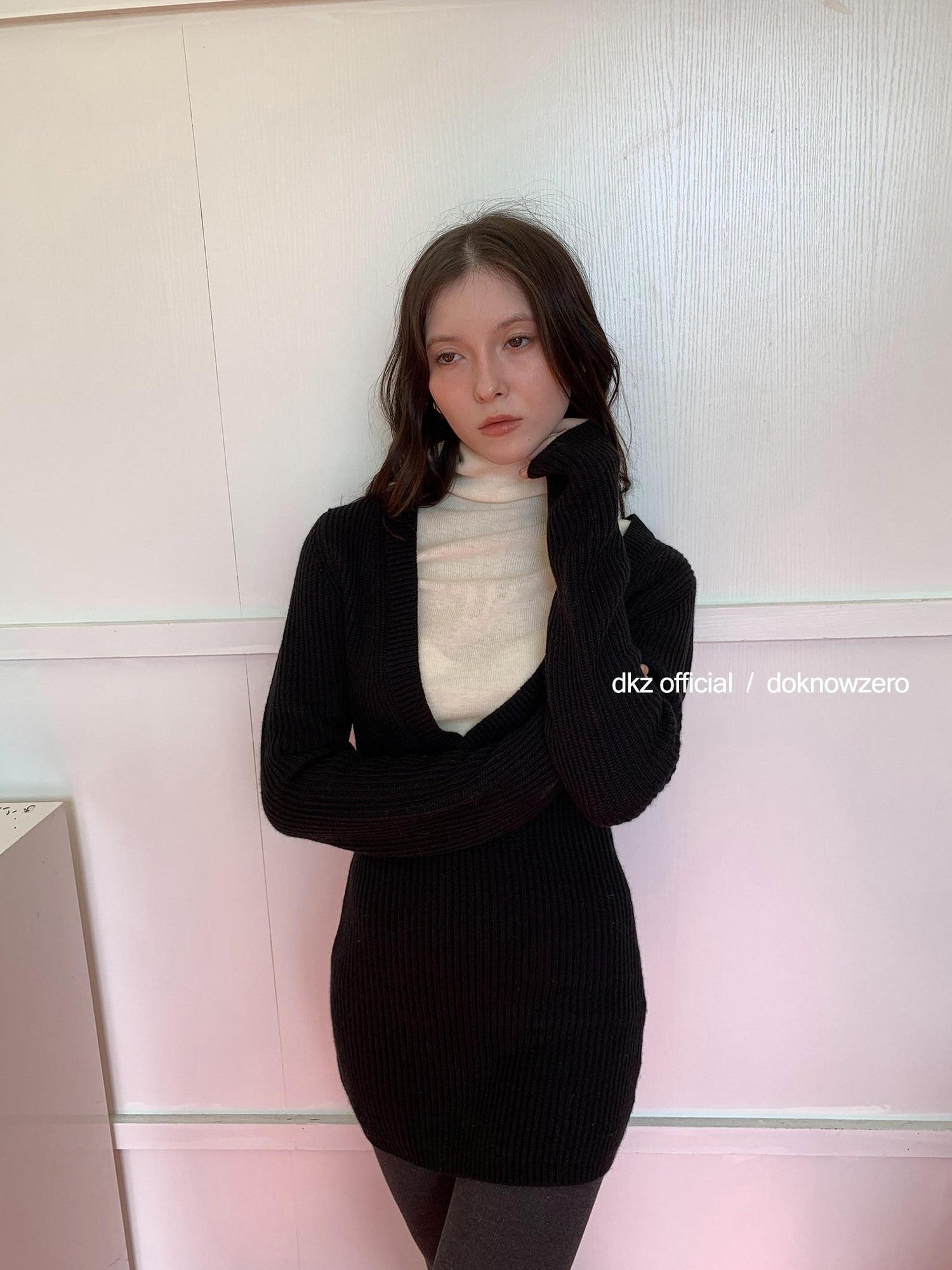 DKZ OFFICIAL Black V-neck Knit Fitted Waist Women&