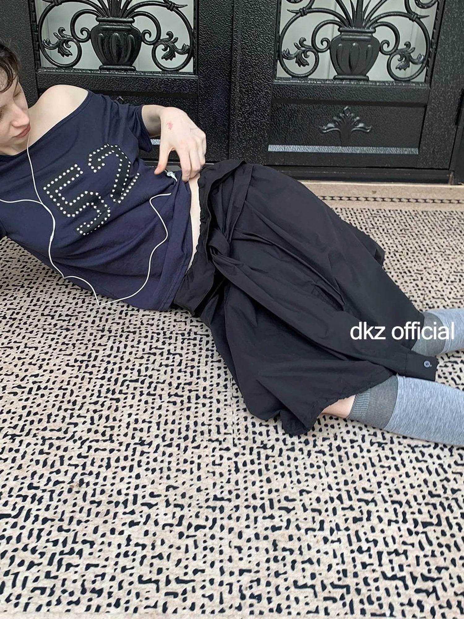 DKZ OFFICIAL Black Waist Tie Pleated Midi Skirt