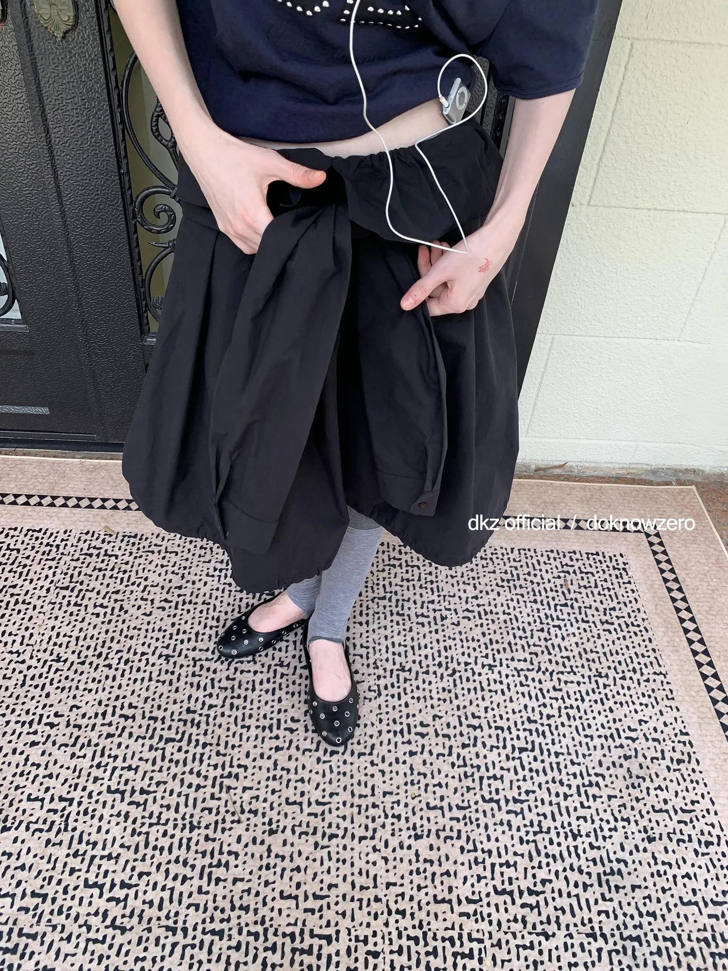DKZ OFFICIAL Black Waist Tie Pleated Midi Skirt