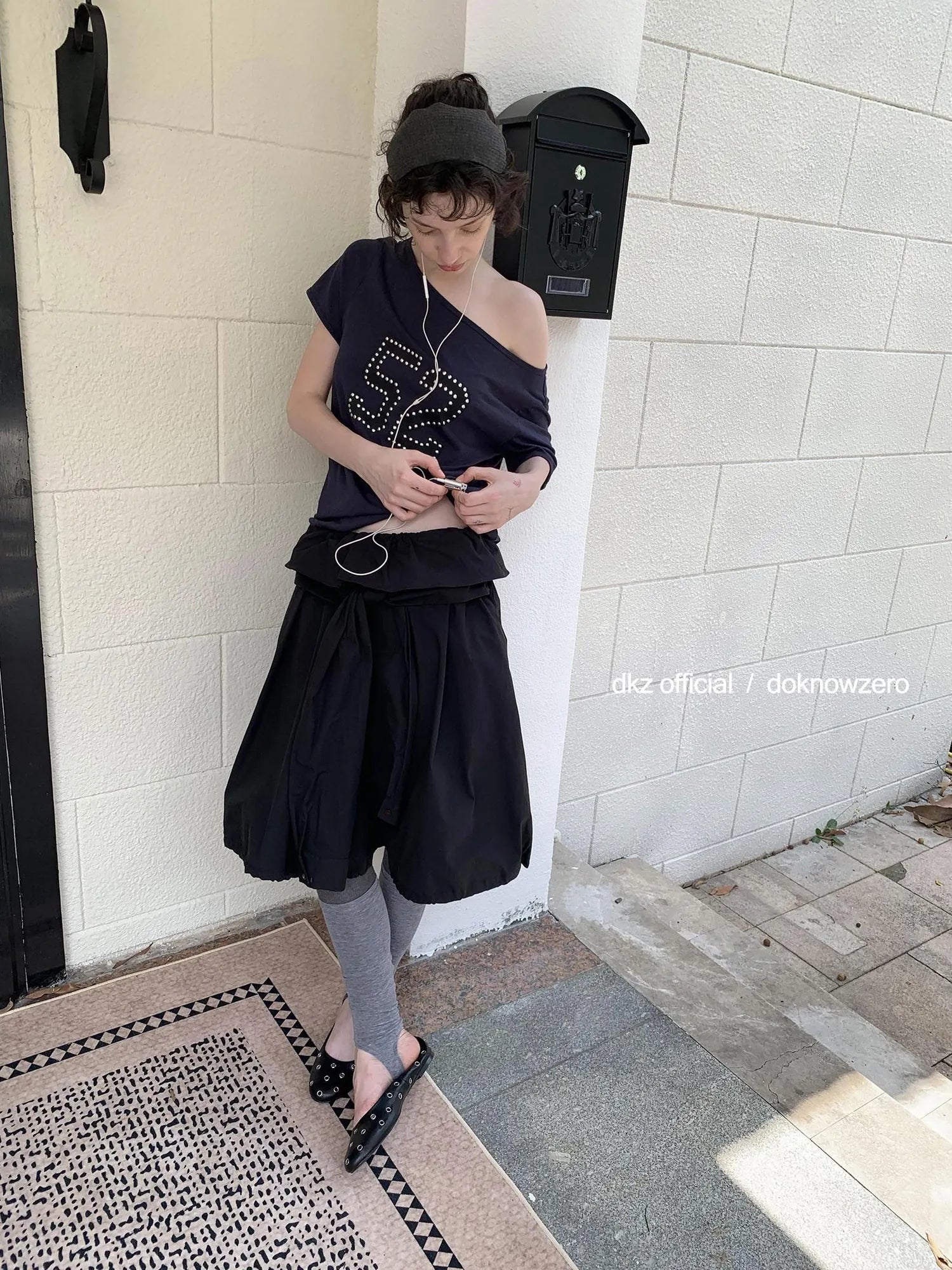 DKZ OFFICIAL Black Waist Tie Pleated Midi Skirt