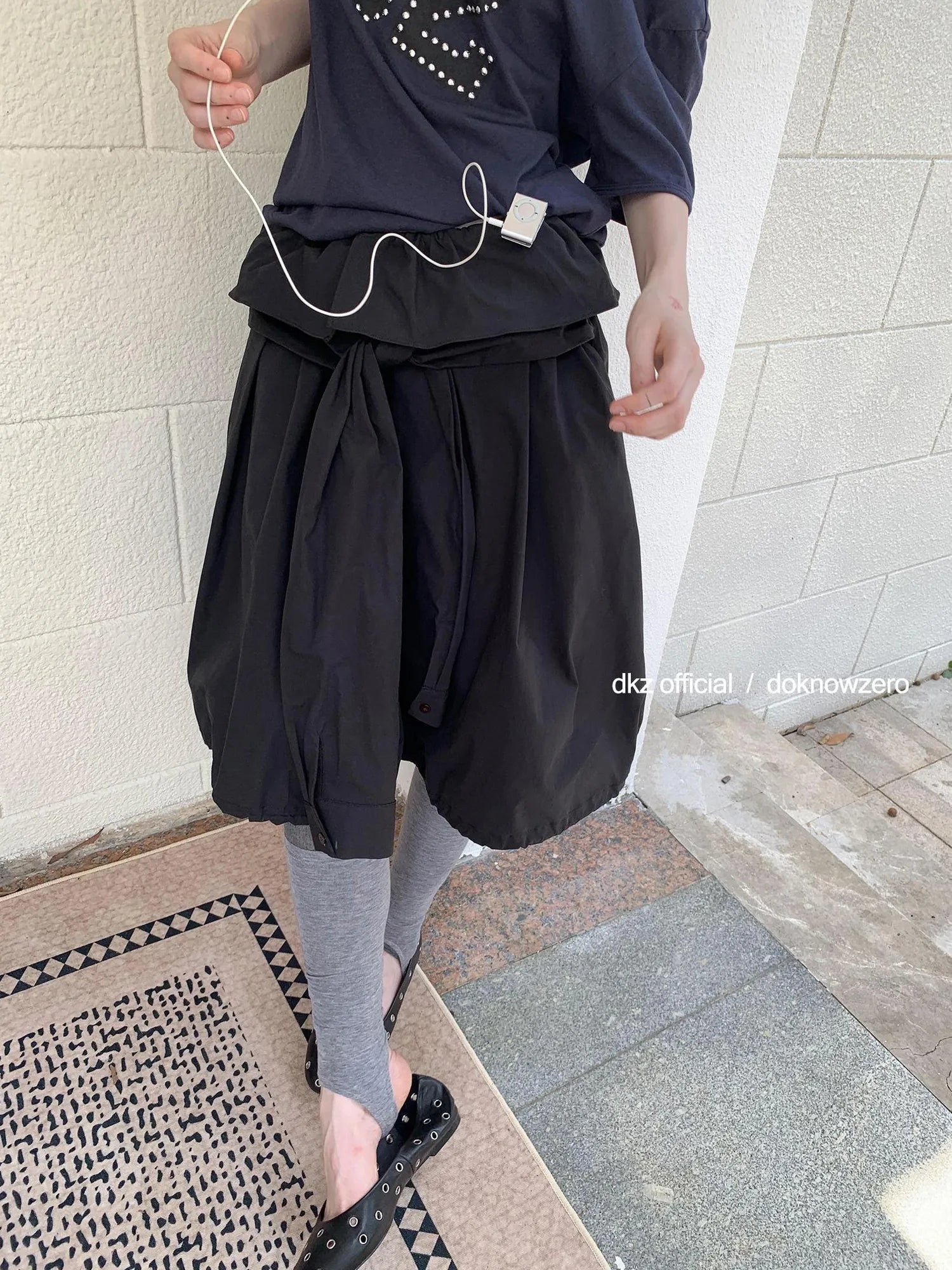 DKZ OFFICIAL Black Waist Tie Pleated Midi Skirt