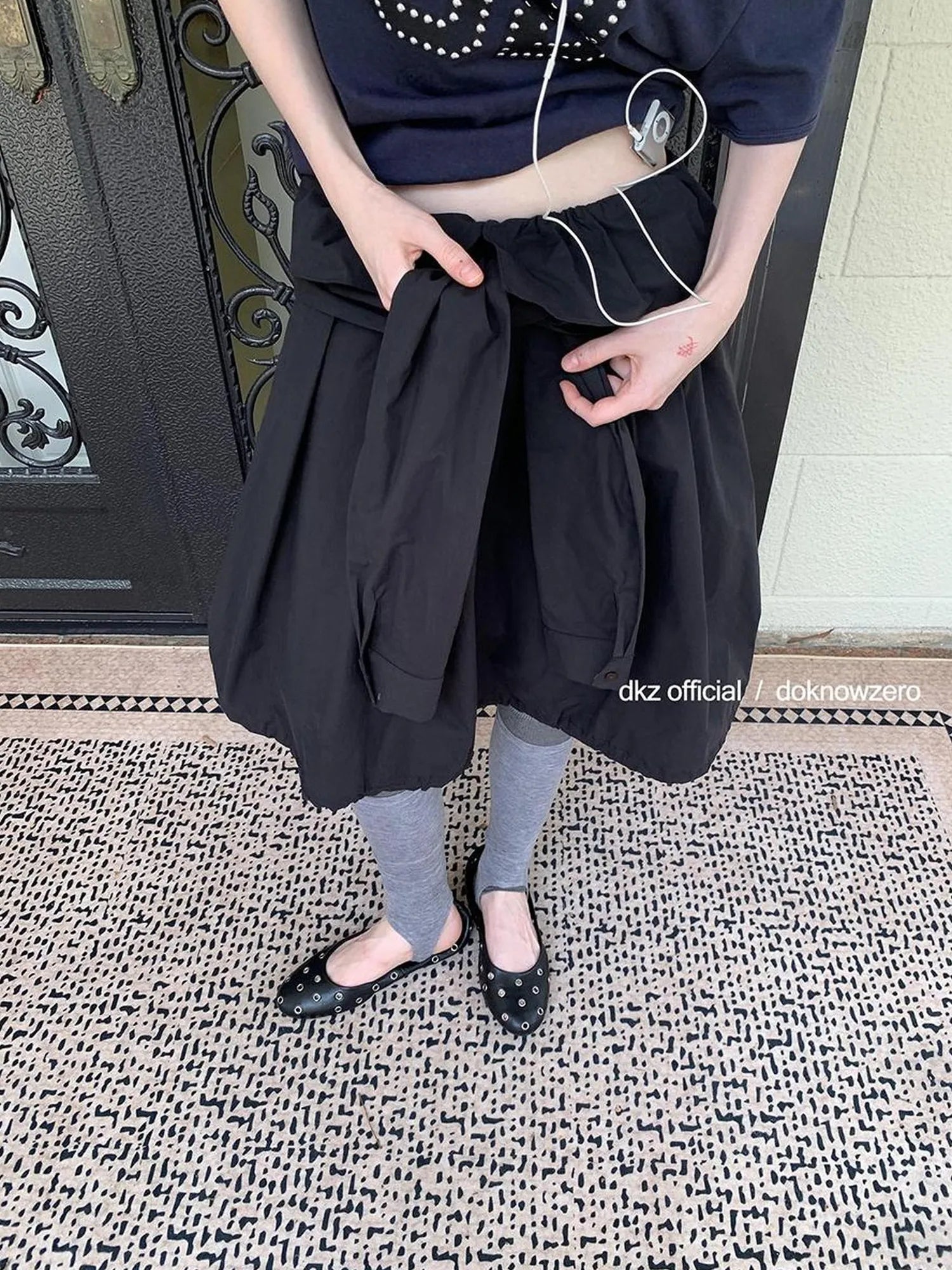 DKZ OFFICIAL Black Waist Tie Pleated Midi Skirt