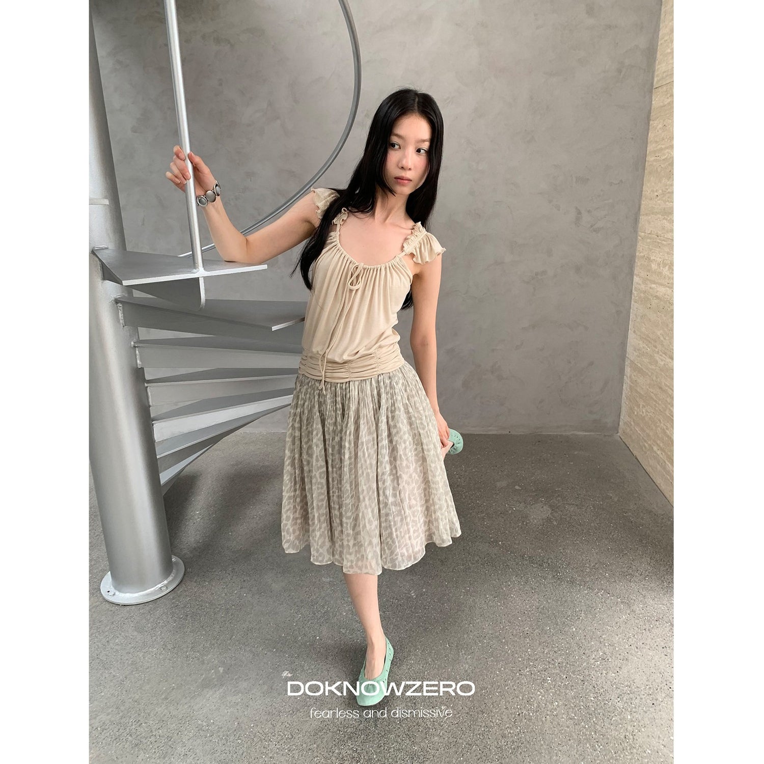 DKZ_OFFICIAL_Camel_Ruffle_Pleated_Cropped_Strappy_Straight_Women&