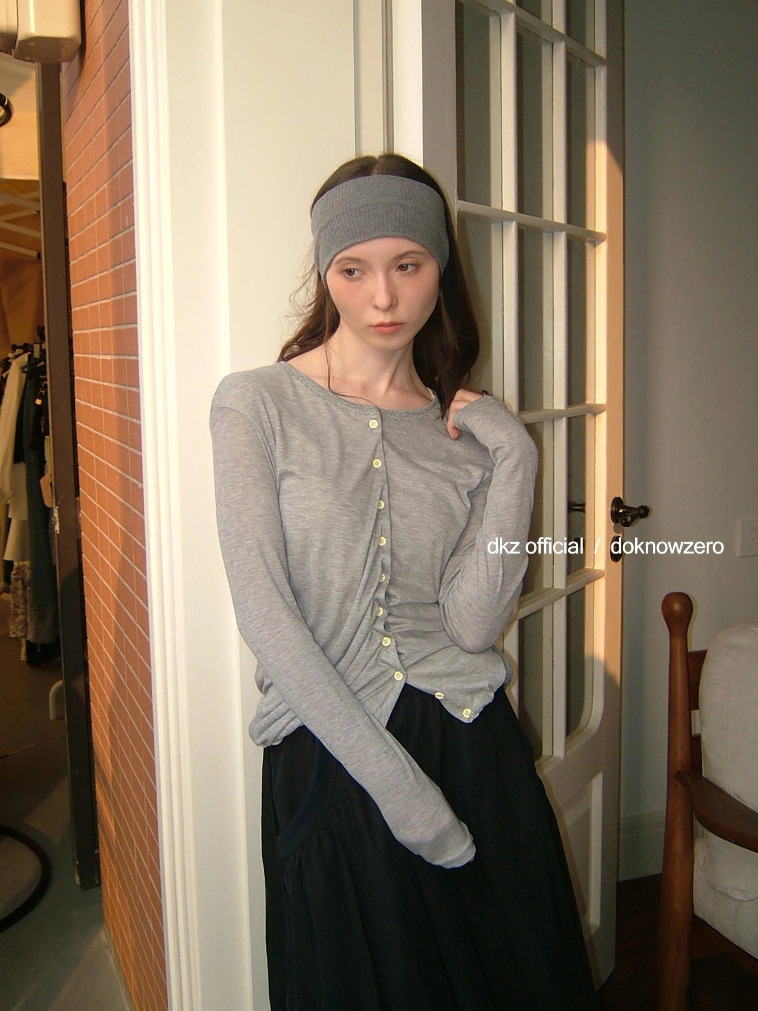DKZ OFFICIAL Contrast Button Knit Cardigan In Lyocell