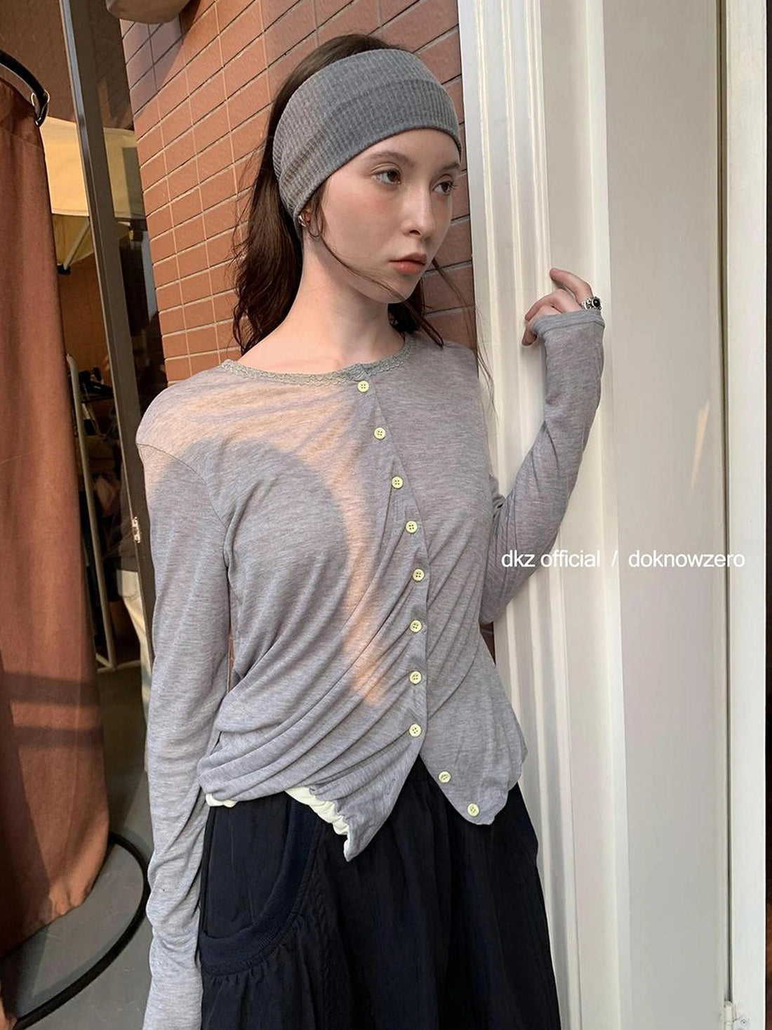 DKZ OFFICIAL Contrast Button Knit Cardigan In Lyocell