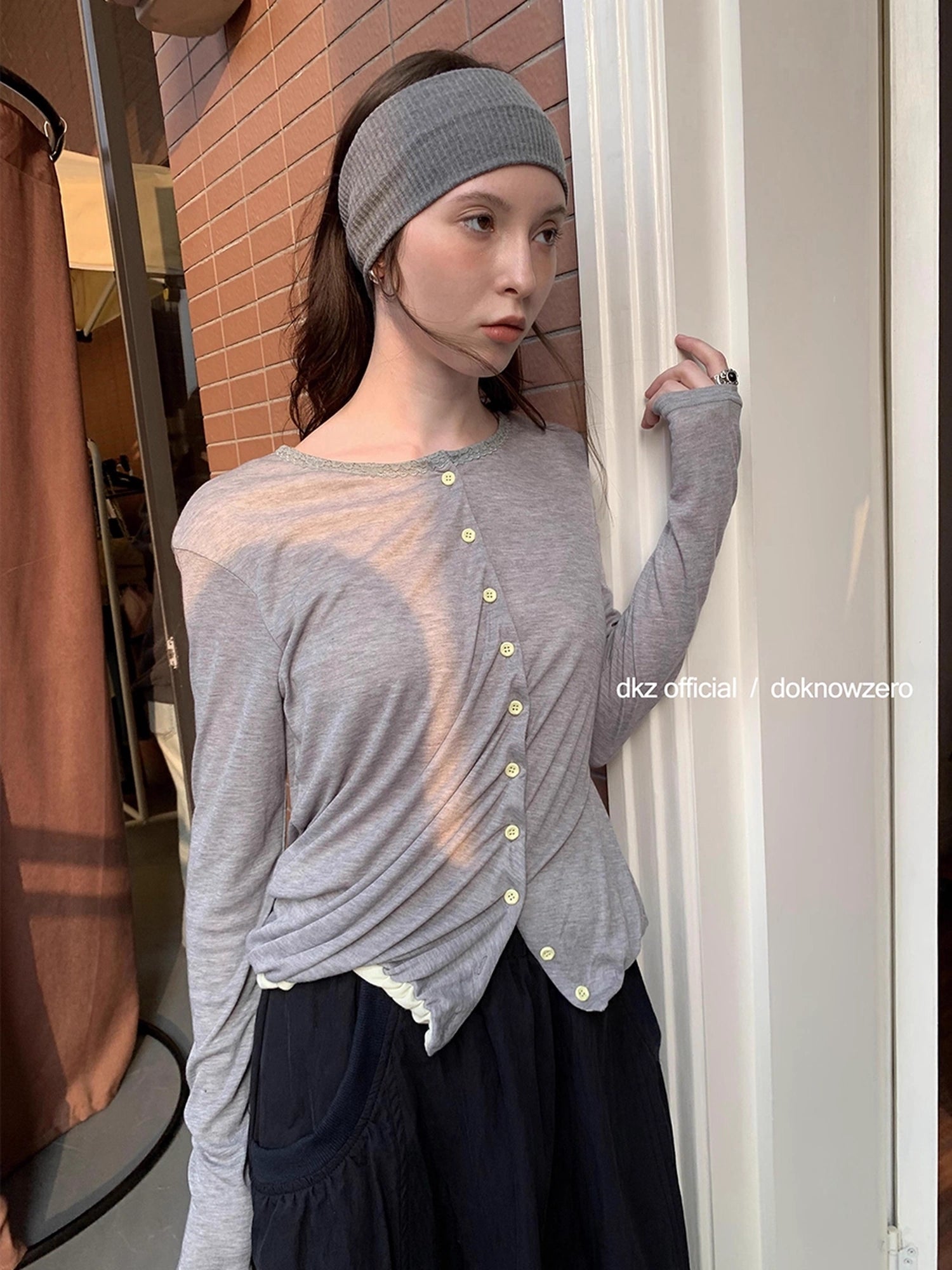 DKZ_OFFICIAL_Contrast_Button_Knit_Cardigan_In_Lyocell_MISSTT