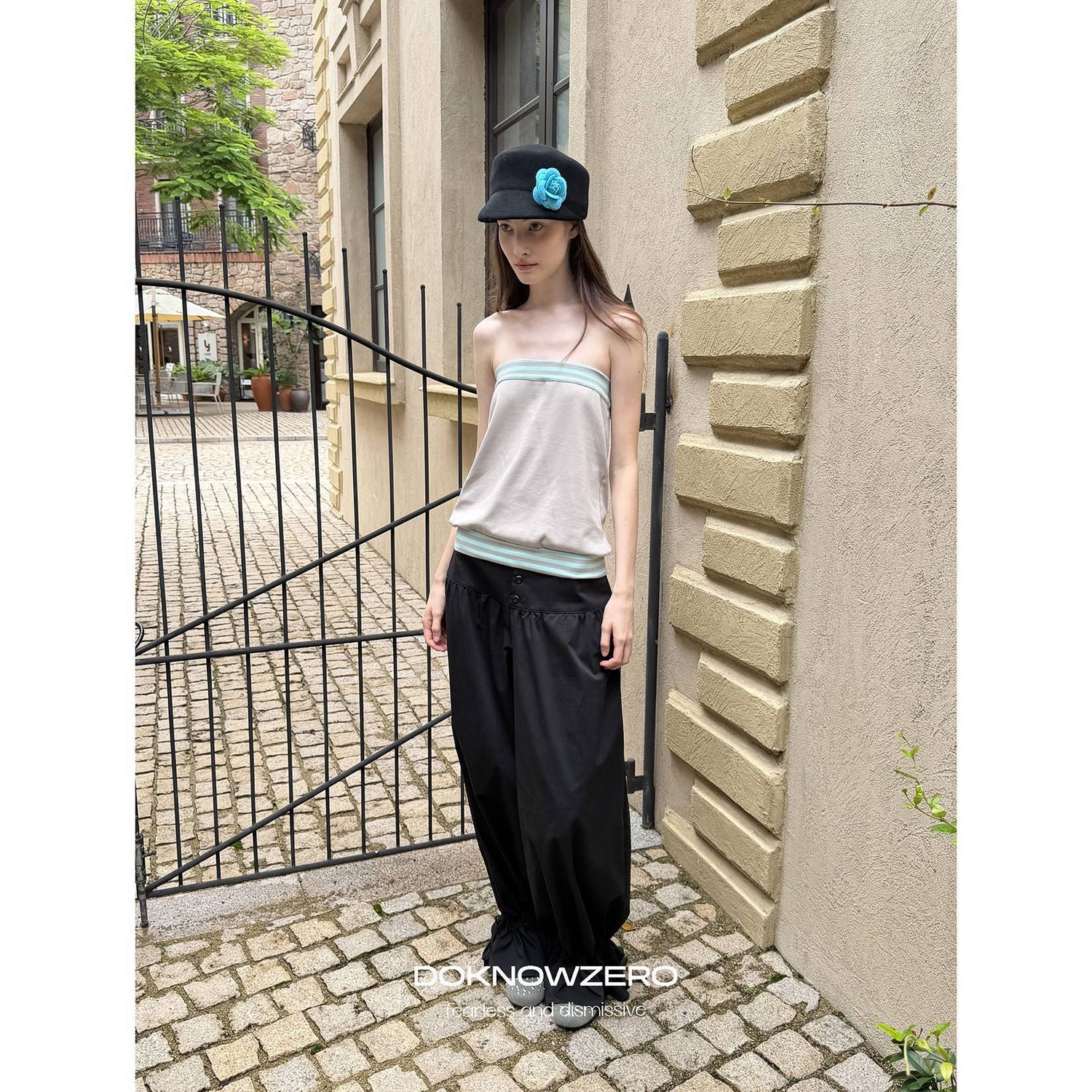 DKZ_OFFICIAL_Cropped_Doll_Collar_Striped_Two_Piece_Women&
