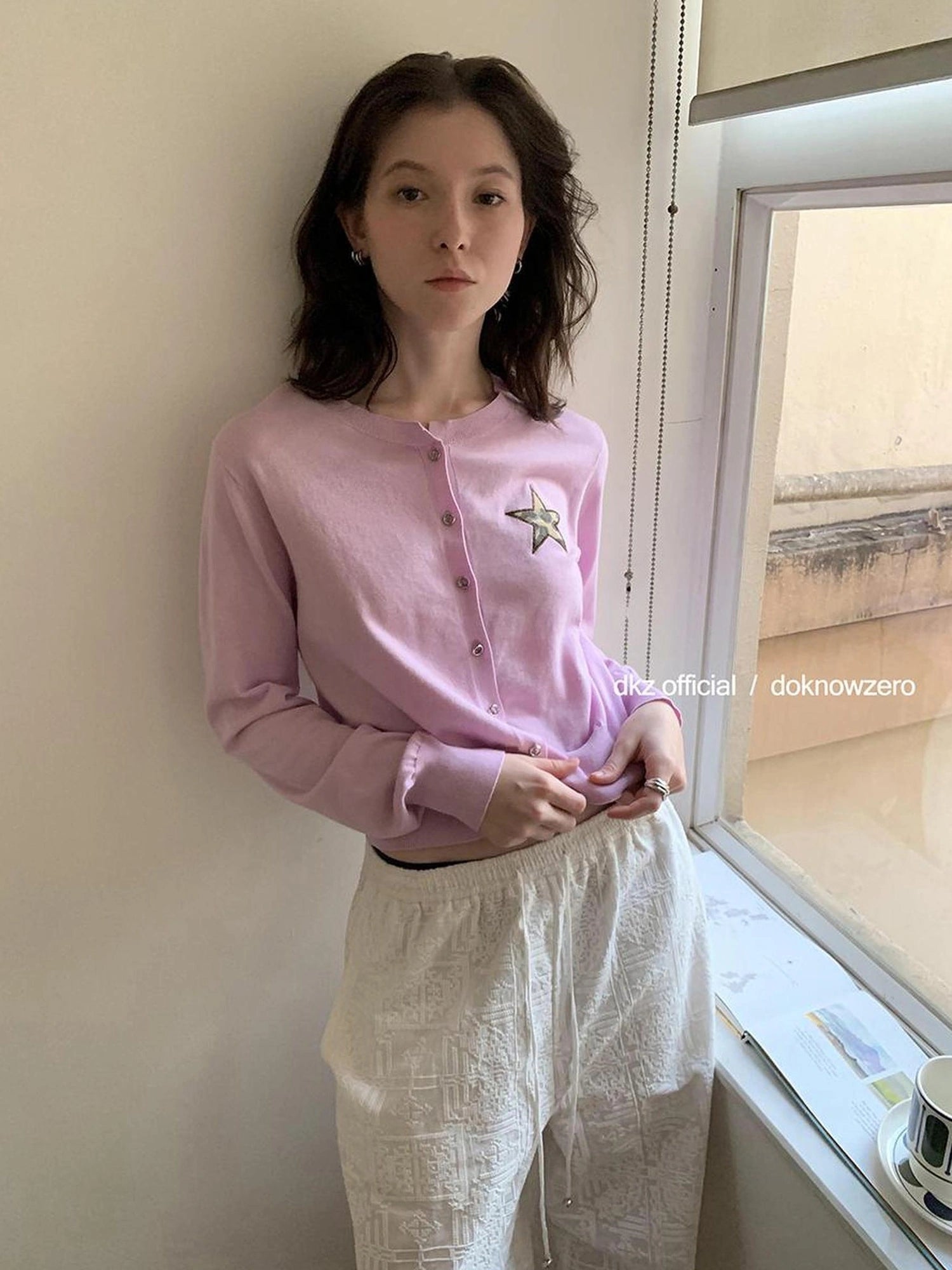 DKZ OFFICIAL Cropped Knit Cardigan With Star Embroidery