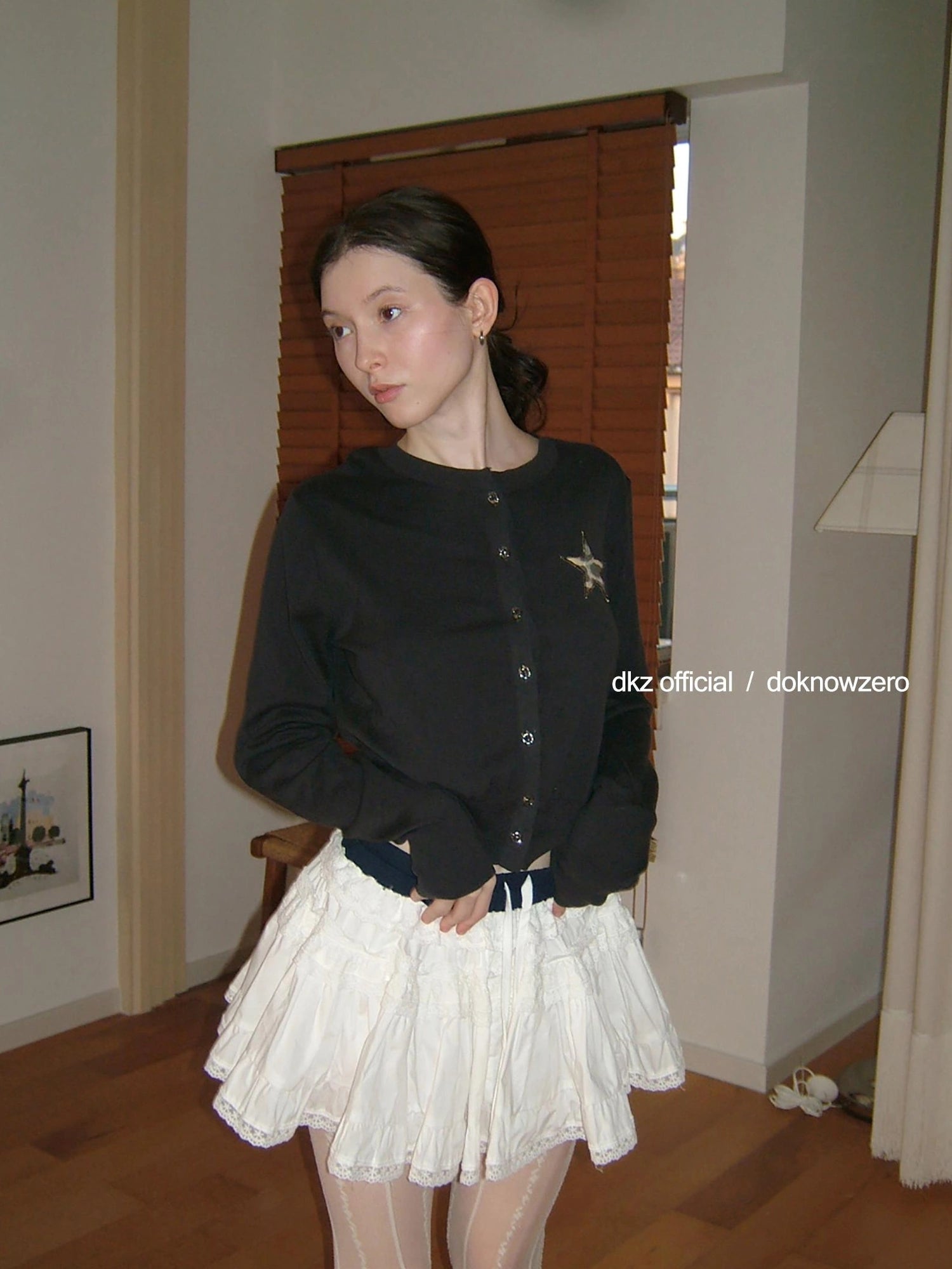 DKZ OFFICIAL Cropped Knit Cardigan With Star Embroidery